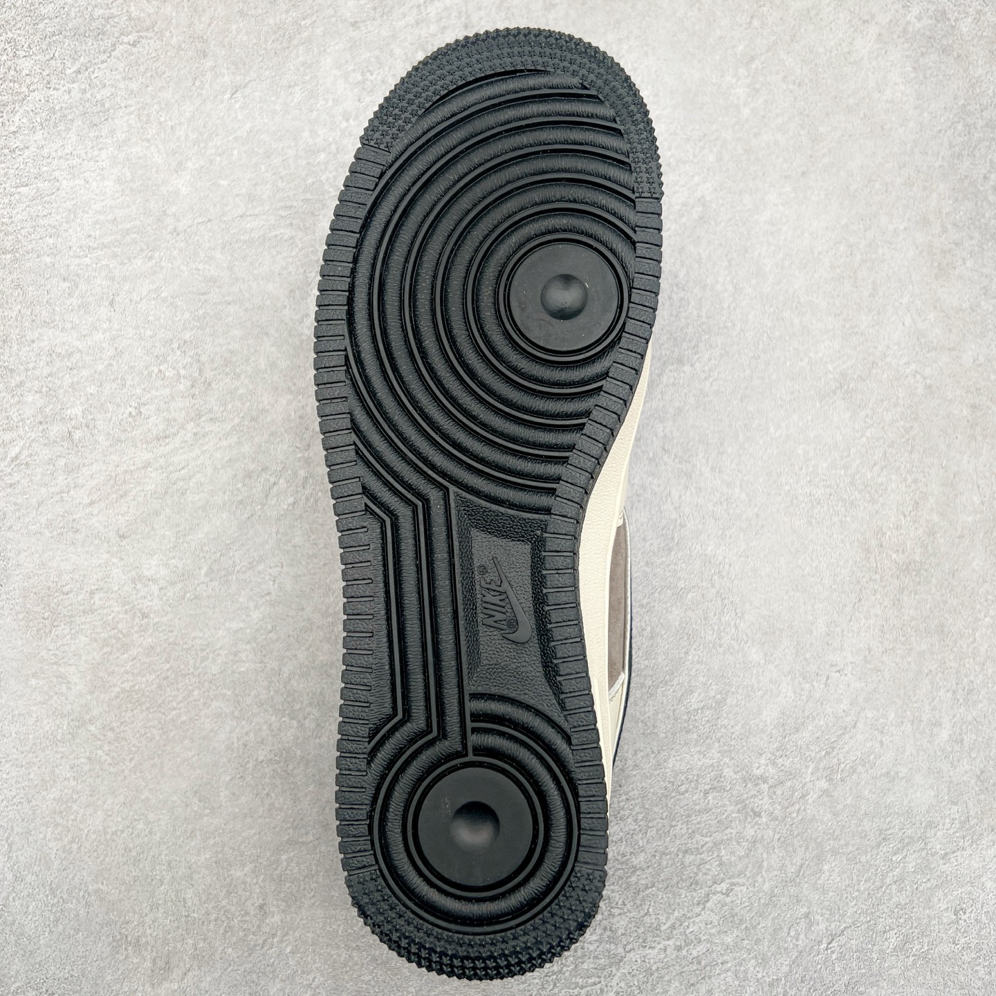 图片[9]-NK Air Force 1´07 Low 空军一号低帮百搭休闲运动板鞋 SJ1198-109 柔软、弹性十足的缓震性能和出色的中底设计 横跨复古与现代的外型结合 造就出风靡全球 三十多年的Force 1 直到今天还深受青睐 尺码：36 36.5 37.5 38 38.5 39 40 40.5 41 42 42.5 43 44 44.5 45-选品中心