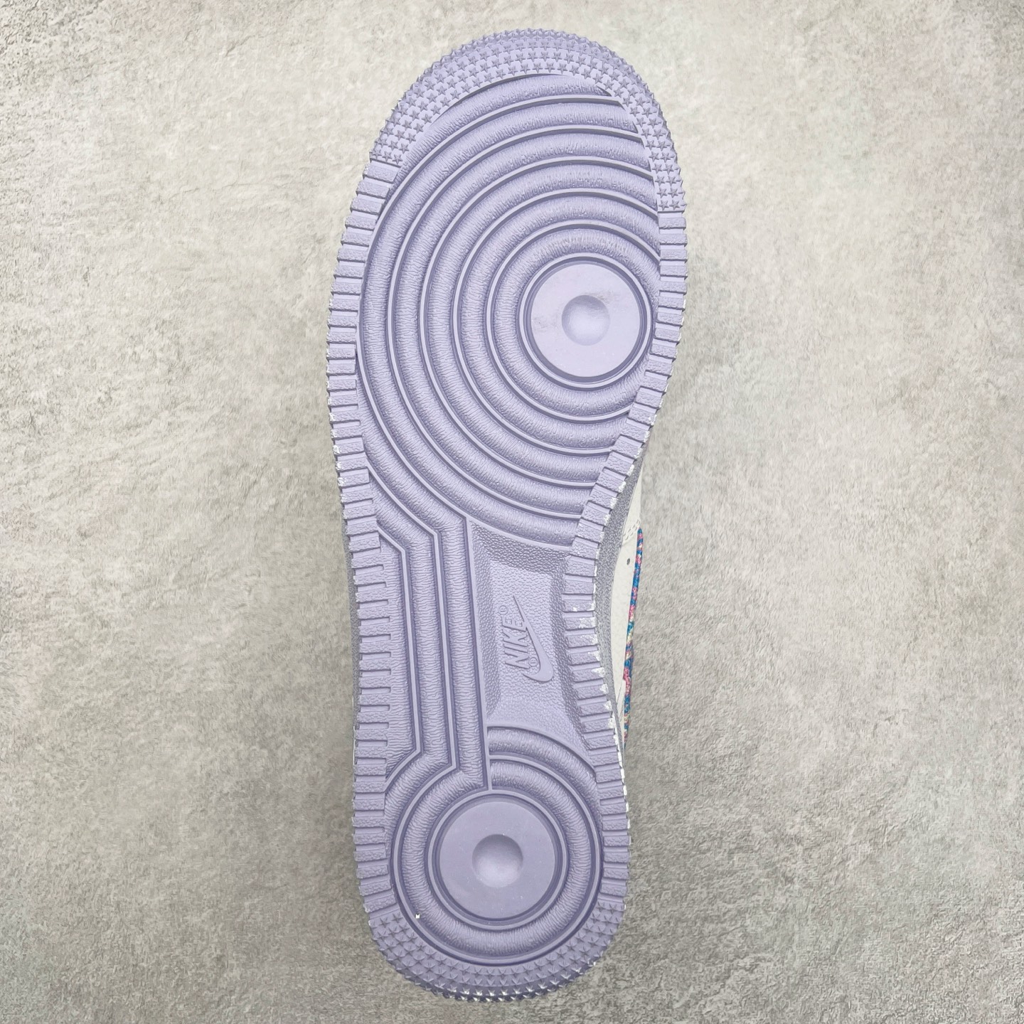 图片[9]-NK Air Force 1´07 Low 空军一号低帮百搭休闲运动板鞋 CZ0377-002 柔软、弹性十足的缓震性能和出色的中底设计 横跨复古与现代的外型结合 造就出风靡全球 三十多年的Force 1 直到今天还深受青睐 尺码：36 36.5 37.5 38 38.5 39 40 40.5 41 42 42.5 43 44 44.5 45-选品中心