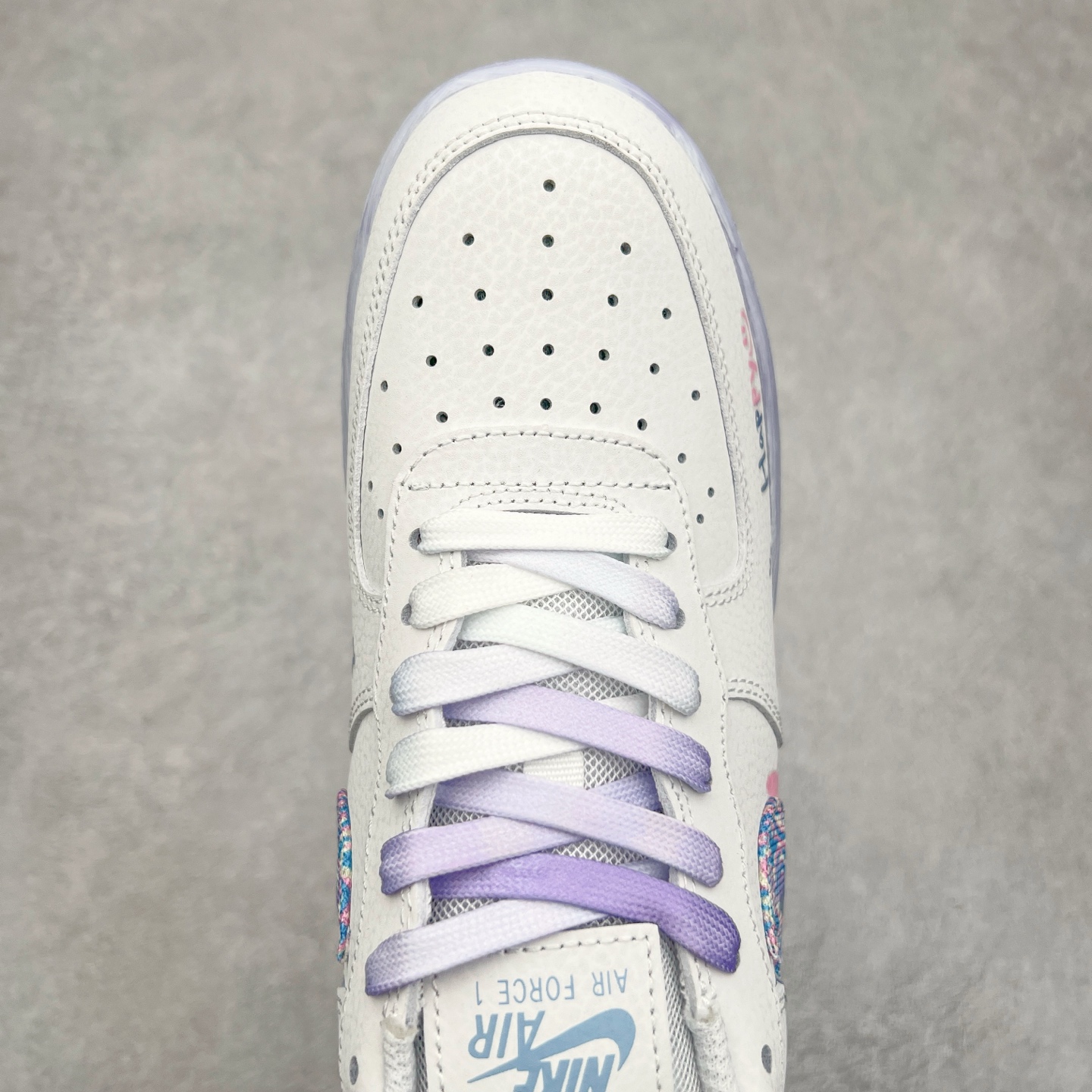 图片[4]-NK Air Force 1´07 Low 空军一号低帮百搭休闲运动板鞋 CZ0377-002 柔软、弹性十足的缓震性能和出色的中底设计 横跨复古与现代的外型结合 造就出风靡全球 三十多年的Force 1 直到今天还深受青睐 尺码：36 36.5 37.5 38 38.5 39 40 40.5 41 42 42.5 43 44 44.5 45-选品中心