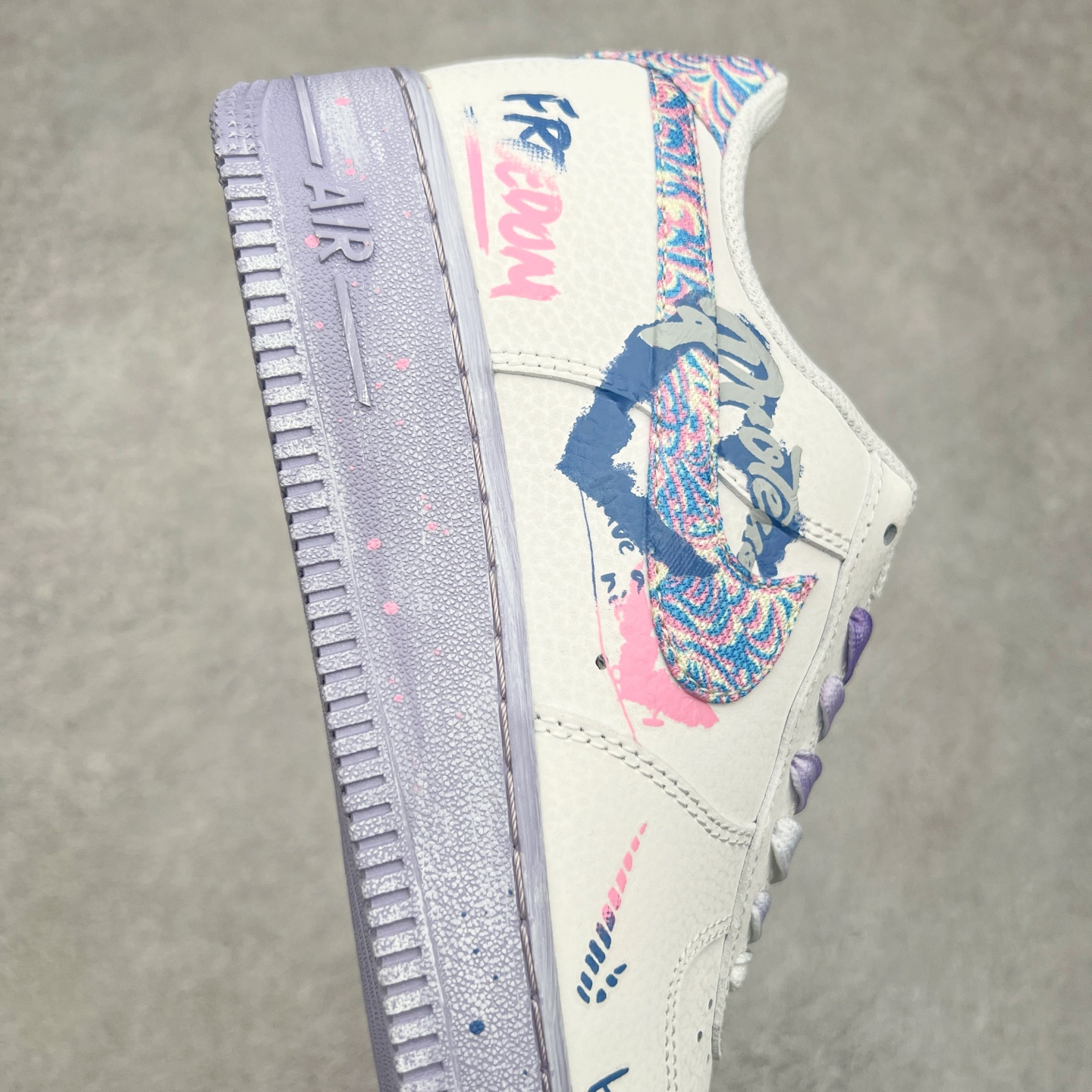 图片[6]-NK Air Force 1´07 Low 空军一号低帮百搭休闲运动板鞋 CZ0377-002 柔软、弹性十足的缓震性能和出色的中底设计 横跨复古与现代的外型结合 造就出风靡全球 三十多年的Force 1 直到今天还深受青睐 尺码：36 36.5 37.5 38 38.5 39 40 40.5 41 42 42.5 43 44 44.5 45-选品中心