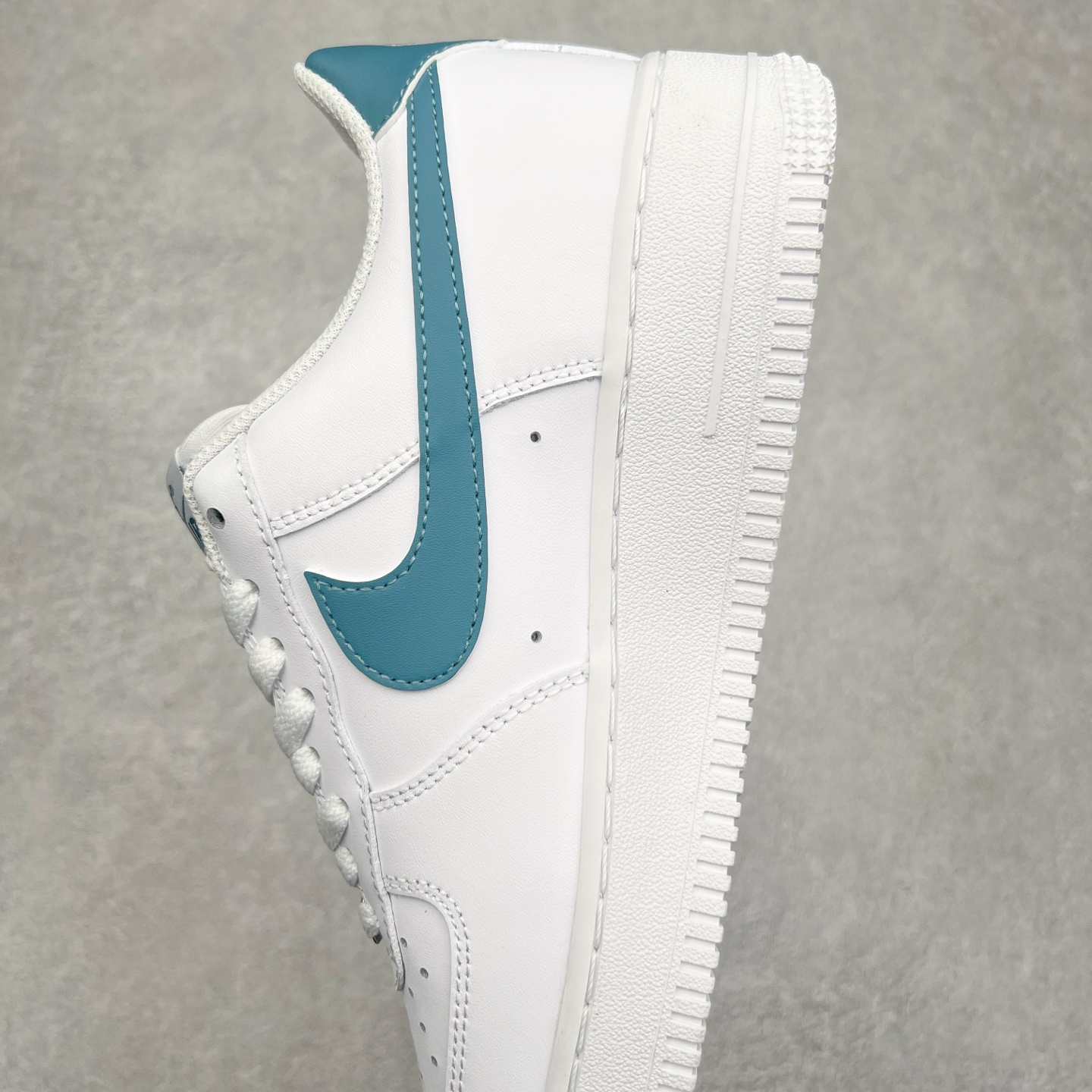 图片[7]-NK Air Force 1´07 Low 空军一号低帮百搭休闲运动板鞋 SJ1198-109 柔软、弹性十足的缓震性能和出色的中底设计 横跨复古与现代的外型结合 造就出风靡全球 三十多年的Force 1 直到今天还深受青睐 尺码：36 36.5 37.5 38 38.5 39 40 40.5 41 42 42.5 43 44 44.5 45-选品中心