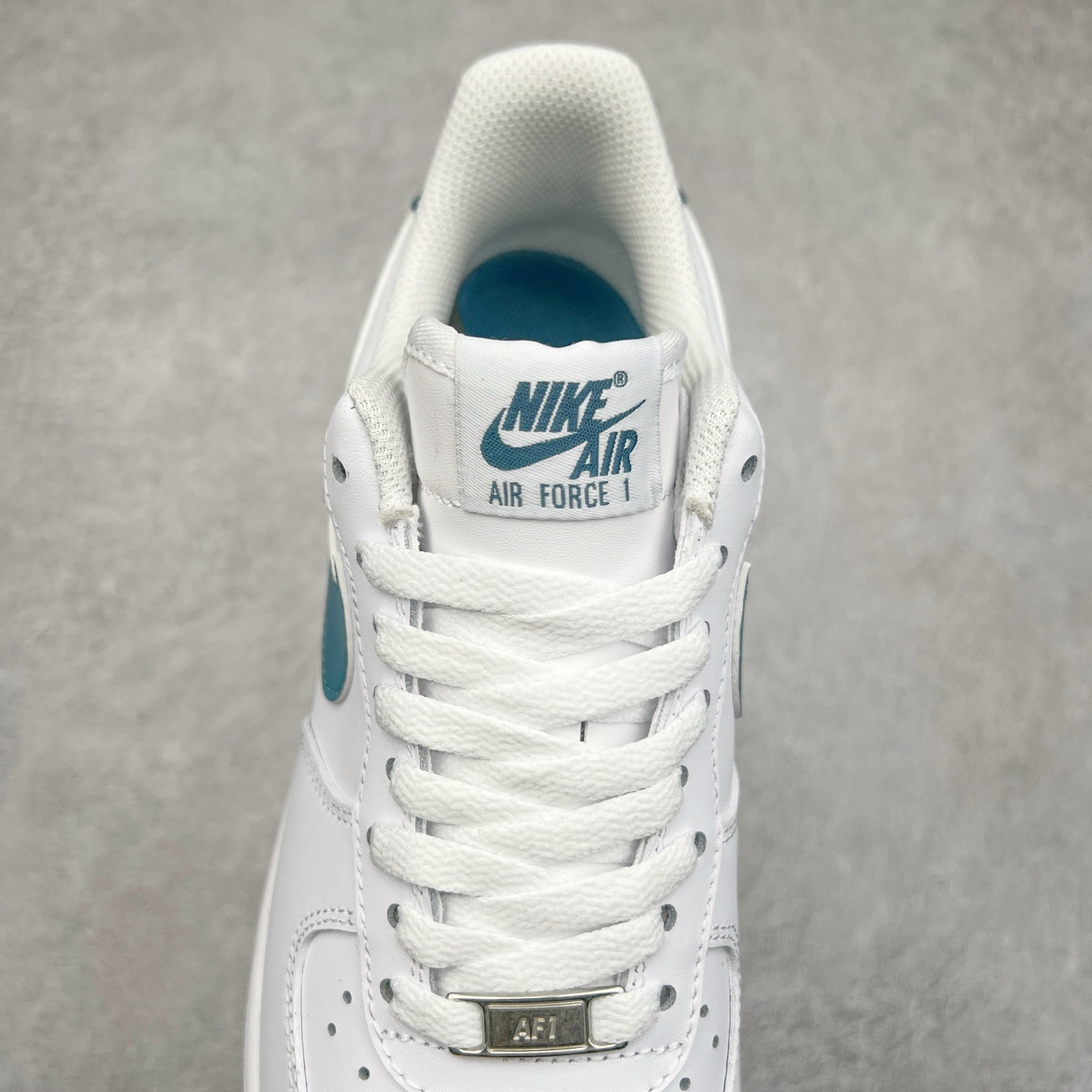 图片[5]-NK Air Force 1´07 Low 空军一号低帮百搭休闲运动板鞋 SJ1198-109 柔软、弹性十足的缓震性能和出色的中底设计 横跨复古与现代的外型结合 造就出风靡全球 三十多年的Force 1 直到今天还深受青睐 尺码：36 36.5 37.5 38 38.5 39 40 40.5 41 42 42.5 43 44 44.5 45-选品中心