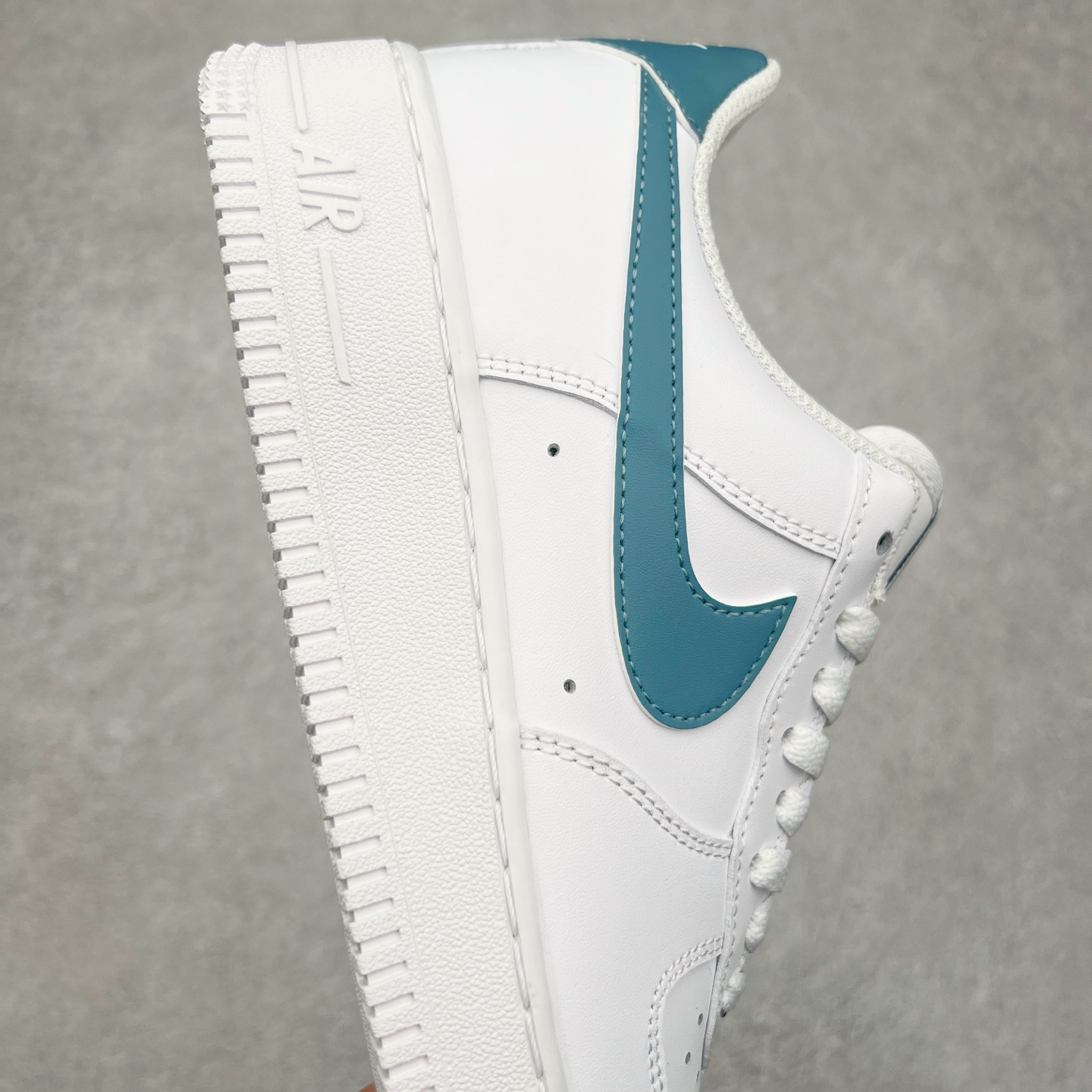 图片[6]-NK Air Force 1´07 Low 空军一号低帮百搭休闲运动板鞋 SJ1198-109 柔软、弹性十足的缓震性能和出色的中底设计 横跨复古与现代的外型结合 造就出风靡全球 三十多年的Force 1 直到今天还深受青睐 尺码：36 36.5 37.5 38 38.5 39 40 40.5 41 42 42.5 43 44 44.5 45-选品中心