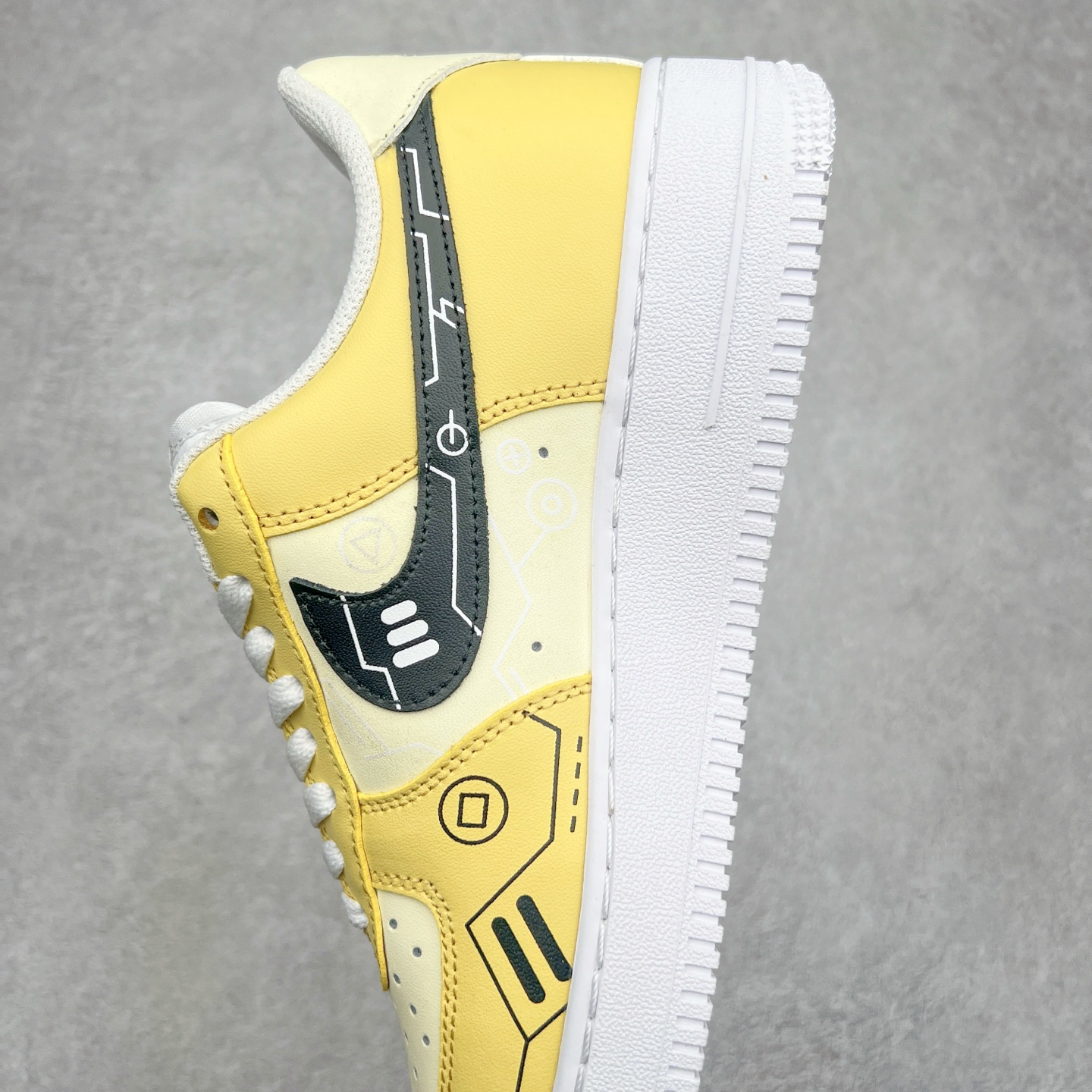 图片[7]-NK Air Force 1´07 Low 空军一号低帮百搭休闲运动板鞋 CW2288-113 柔软、弹性十足的缓震性能和出色的中底设计 横跨复古与现代的外型结合 造就出风靡全球 三十多年的Force 1 直到今天还深受青睐 尺码：36 36.5 37.5 38 38.5 39 40 40.5 41 42 42.5 43 44 44.5 45-选品中心