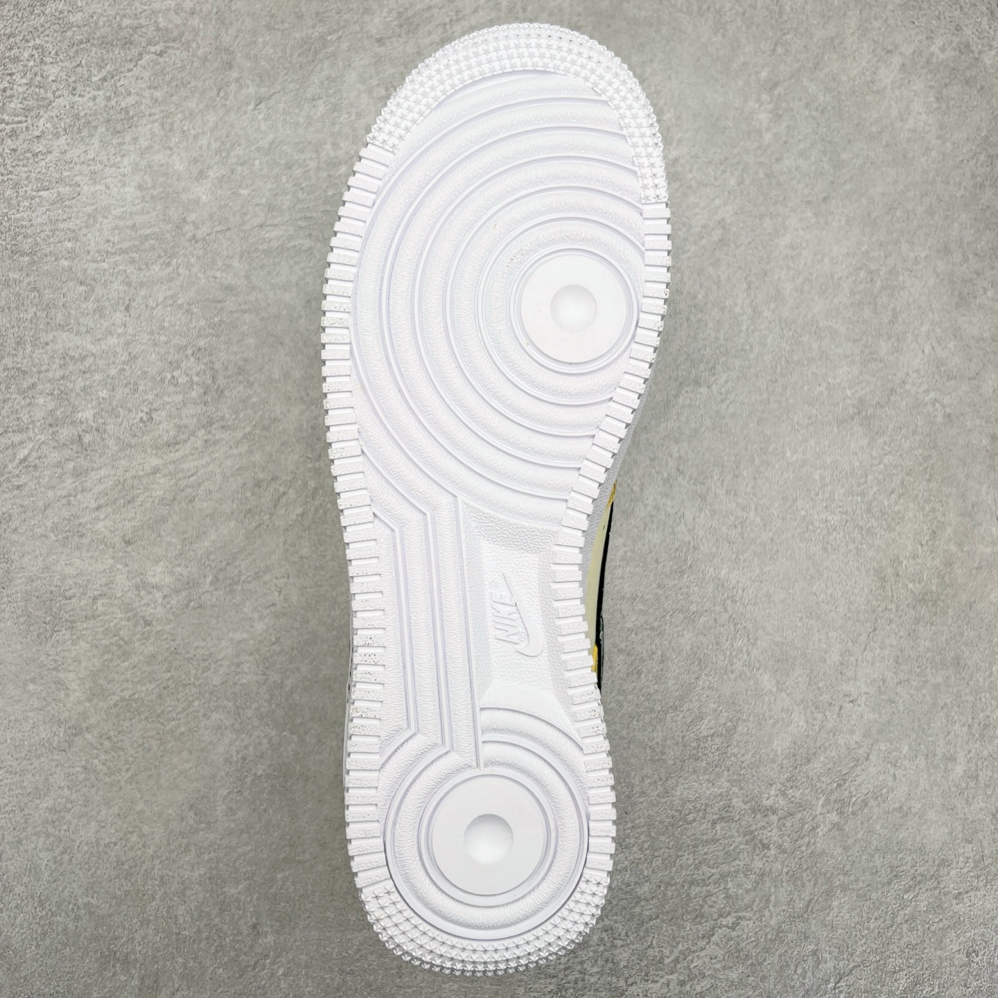 图片[9]-NK Air Force 1´07 Low 空军一号低帮百搭休闲运动板鞋 CW2288-113 柔软、弹性十足的缓震性能和出色的中底设计 横跨复古与现代的外型结合 造就出风靡全球 三十多年的Force 1 直到今天还深受青睐 尺码：36 36.5 37.5 38 38.5 39 40 40.5 41 42 42.5 43 44 44.5 45-选品中心