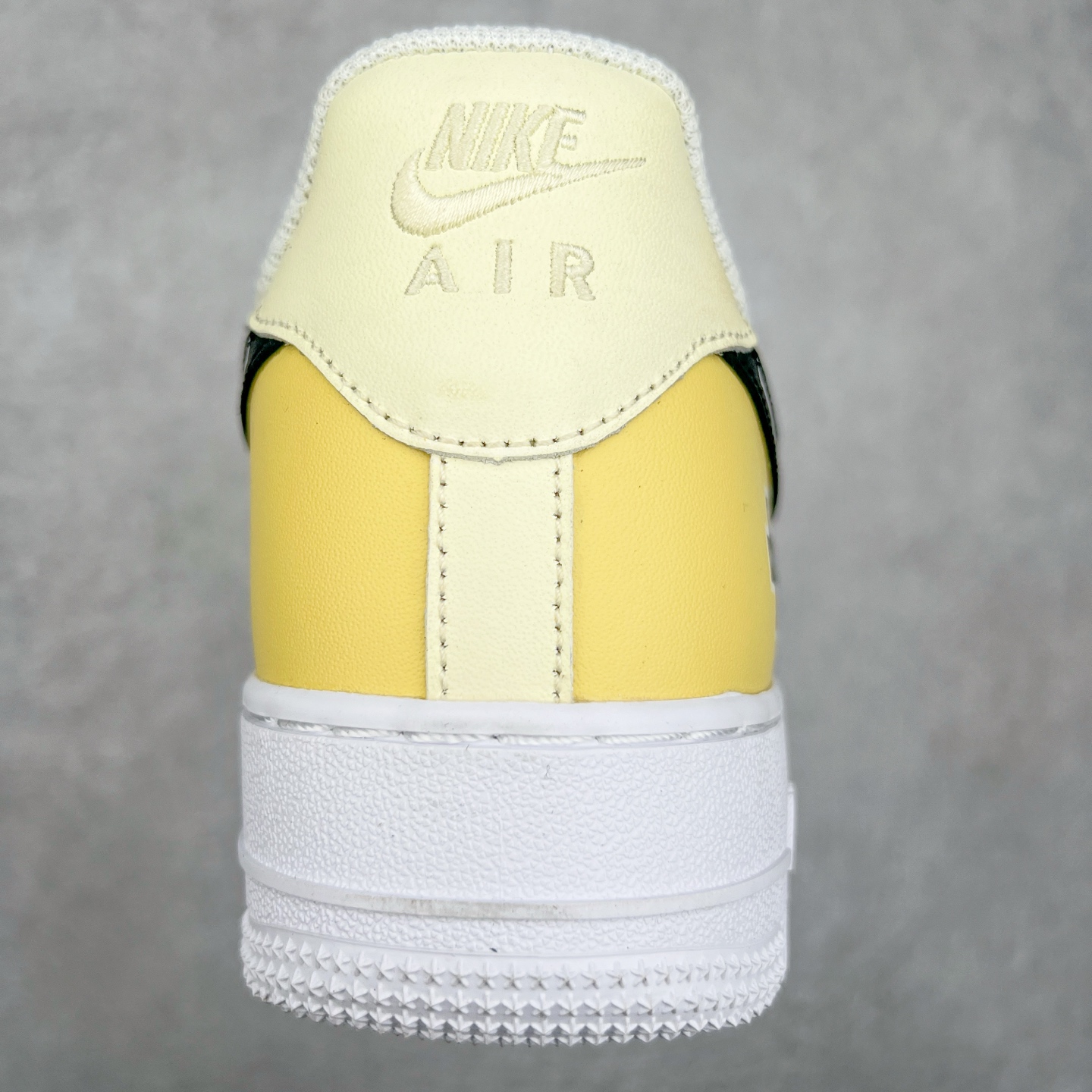 图片[8]-NK Air Force 1´07 Low 空军一号低帮百搭休闲运动板鞋 CW2288-113 柔软、弹性十足的缓震性能和出色的中底设计 横跨复古与现代的外型结合 造就出风靡全球 三十多年的Force 1 直到今天还深受青睐 尺码：36 36.5 37.5 38 38.5 39 40 40.5 41 42 42.5 43 44 44.5 45-选品中心