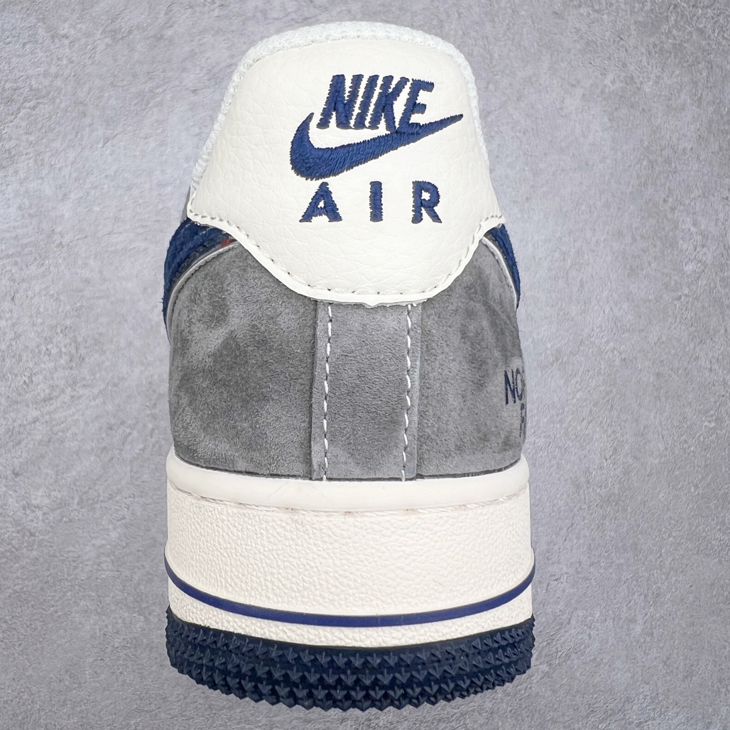 图片[8]-NK Air Force 1´07 Low 空军一号低帮百搭休闲运动板鞋 XZ6188-975 柔软、弹性十足的缓震性能和出色的中底设计 横跨复古与现代的外型结合 造就出风靡全球 三十多年的Force 1 直到今天还深受青睐 尺码：36 36.5 37.5 38 38.5 39 40 40.5 41 42 42.5 43 44 44.5 45-选品中心