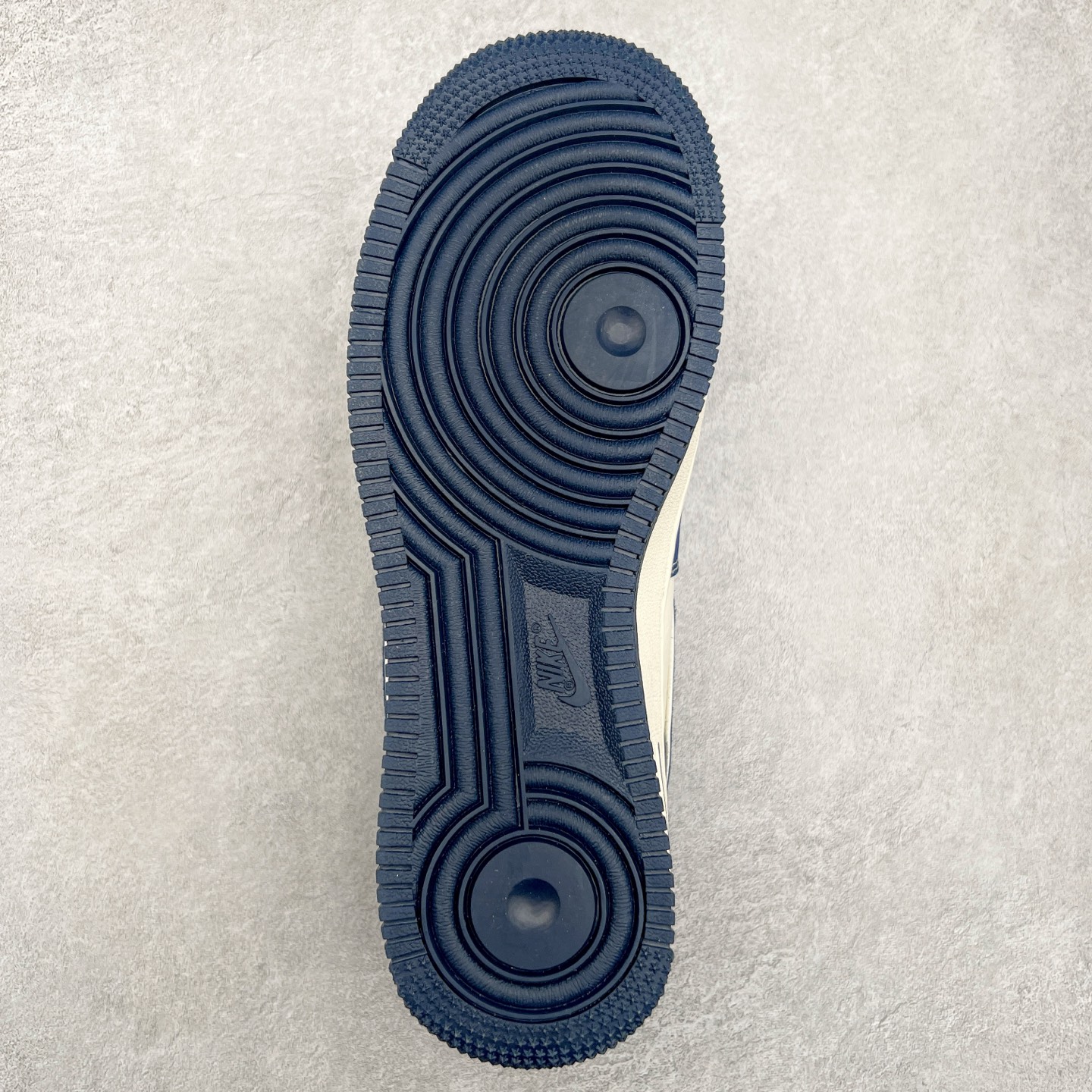 图片[9]-NK Air Force 1´07 Low 空军一号低帮百搭休闲运动板鞋 XZ6188-975 柔软、弹性十足的缓震性能和出色的中底设计 横跨复古与现代的外型结合 造就出风靡全球 三十多年的Force 1 直到今天还深受青睐 尺码：36 36.5 37.5 38 38.5 39 40 40.5 41 42 42.5 43 44 44.5 45-选品中心