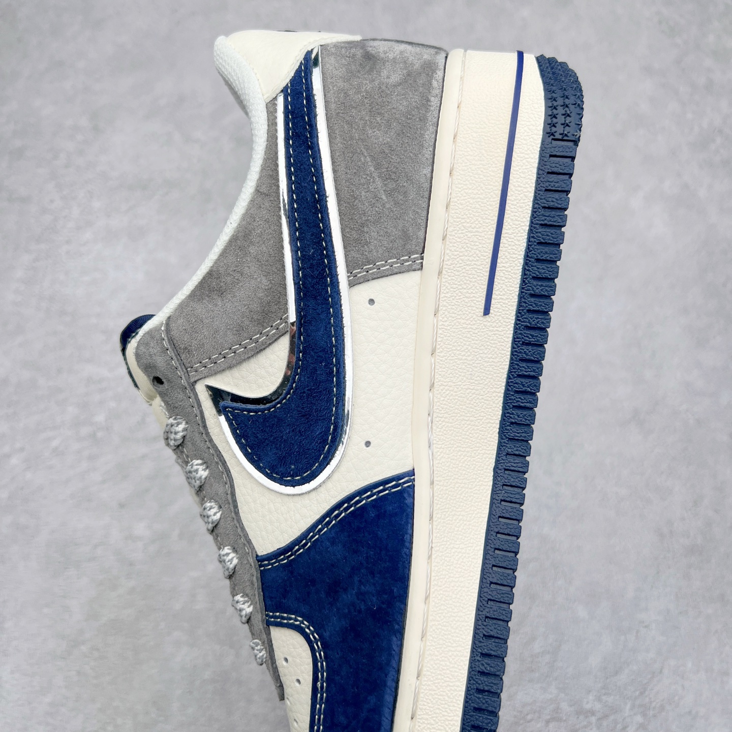 图片[7]-NK Air Force 1´07 Low 空军一号低帮百搭休闲运动板鞋 XZ6188-975 柔软、弹性十足的缓震性能和出色的中底设计 横跨复古与现代的外型结合 造就出风靡全球 三十多年的Force 1 直到今天还深受青睐 尺码：36 36.5 37.5 38 38.5 39 40 40.5 41 42 42.5 43 44 44.5 45-选品中心