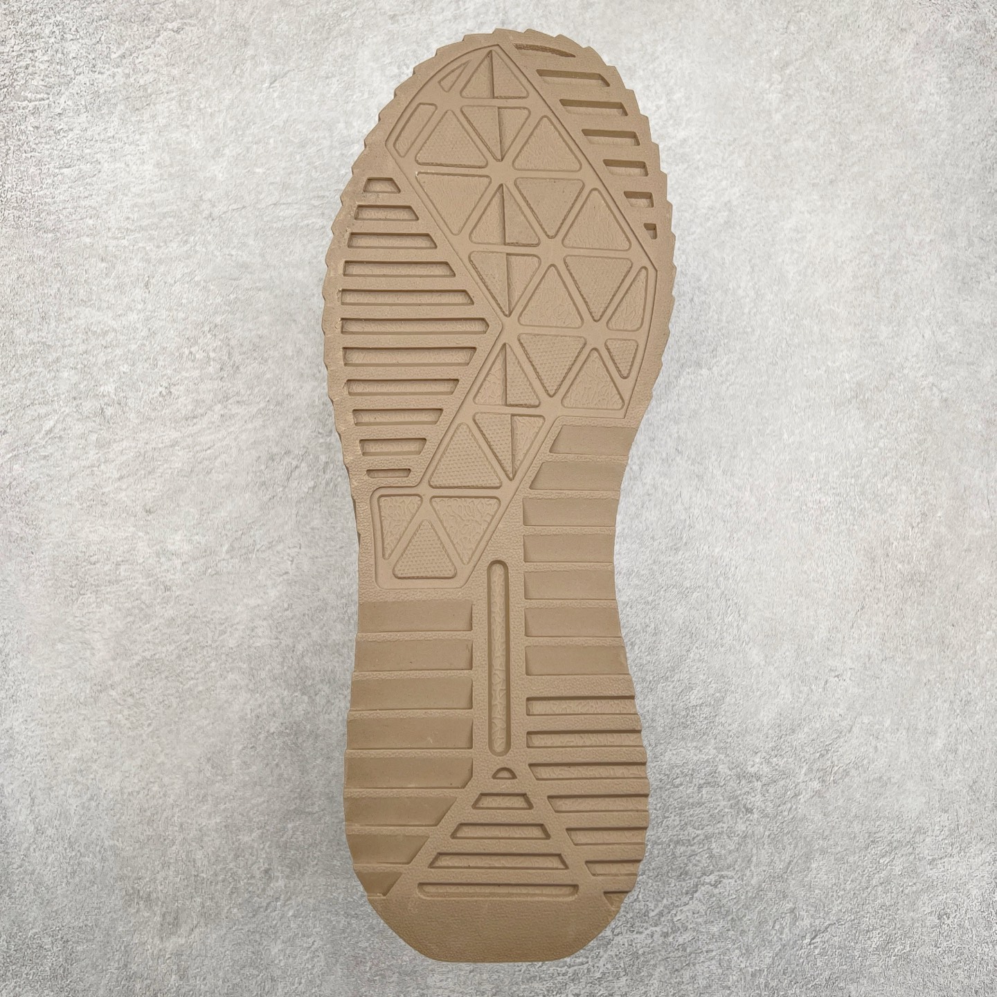 图片[9]-ECCO爱步休闲板鞋 舒适耐磨厚底鞋 街头ACE热销款 鞋面采用臻选牛皮，质感丰富细腻 脚感柔韧舒适 简约系带设计，可自由调节松紧 随时随地自在出行拼色设计为整体造型增添活力 PHORENE中底，橡胶大底 轻盈缓震，舒适回弹 厚底增高 摆脱厚重感 多元色彩碰撞 辅以经典的板鞋鞋型 休闲出街 玩转城市意趣 尺码：38 39 40 41 42 43 44（皮鞋码）-选品中心