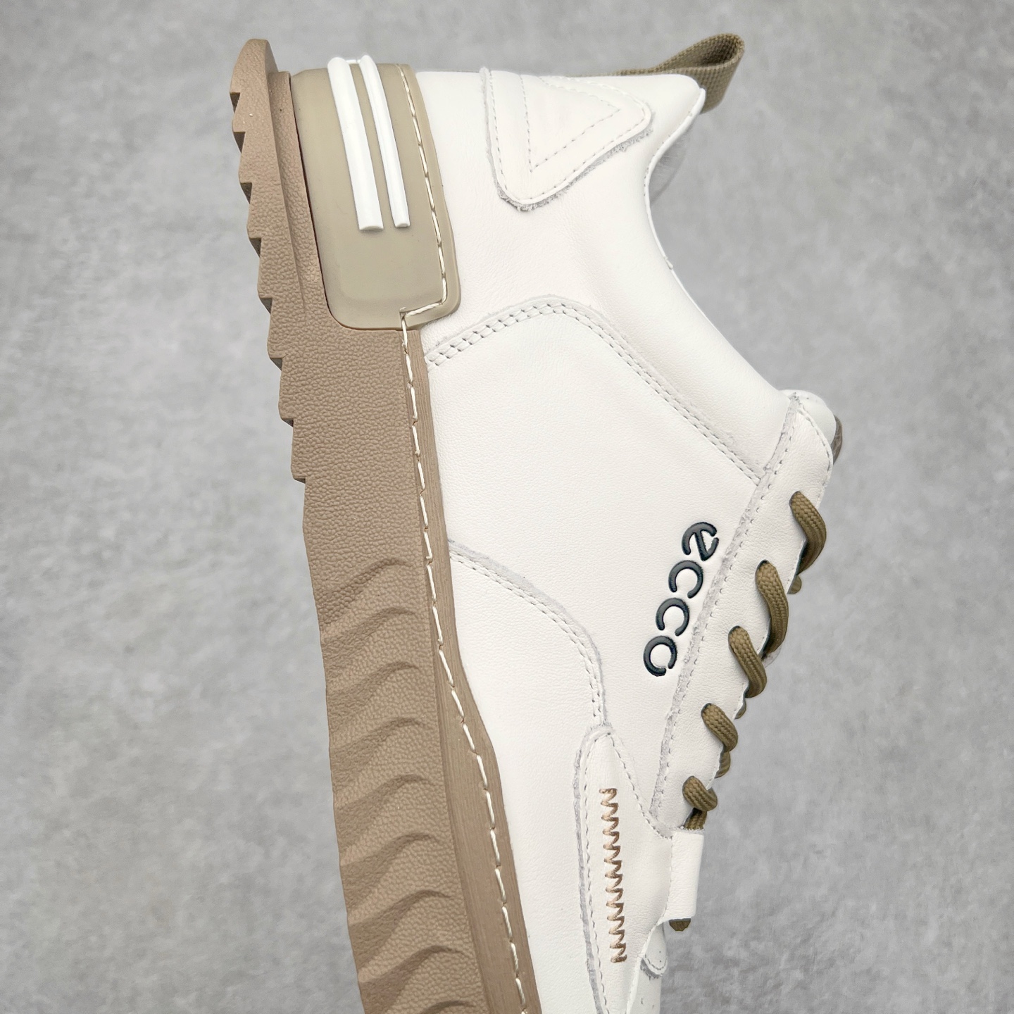 图片[6]-ECCO爱步休闲板鞋 舒适耐磨厚底鞋 街头ACE热销款 鞋面采用臻选牛皮，质感丰富细腻 脚感柔韧舒适 简约系带设计，可自由调节松紧 随时随地自在出行拼色设计为整体造型增添活力 PHORENE中底，橡胶大底 轻盈缓震，舒适回弹 厚底增高 摆脱厚重感 多元色彩碰撞 辅以经典的板鞋鞋型 休闲出街 玩转城市意趣 尺码：38 39 40 41 42 43 44（皮鞋码）-选品中心