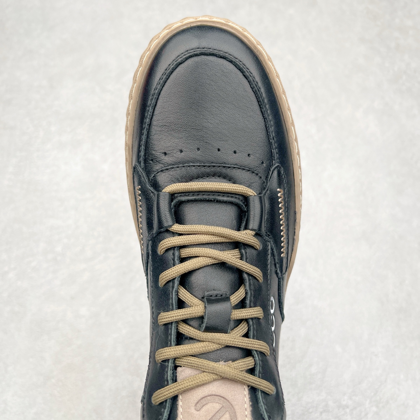 图片[4]-ECCO爱步休闲板鞋 舒适耐磨厚底鞋 街头ACE热销款 鞋面采用臻选牛皮，质感丰富细腻 脚感柔韧舒适 简约系带设计，可自由调节松紧 随时随地自在出行拼色设计为整体造型增添活力 PHORENE中底，橡胶大底 轻盈缓震，舒适回弹 厚底增高 摆脱厚重感 多元色彩碰撞 辅以经典的板鞋鞋型 休闲出街 玩转城市意趣 尺码：38 39 40 41 42 43 44（皮鞋码）-选品中心