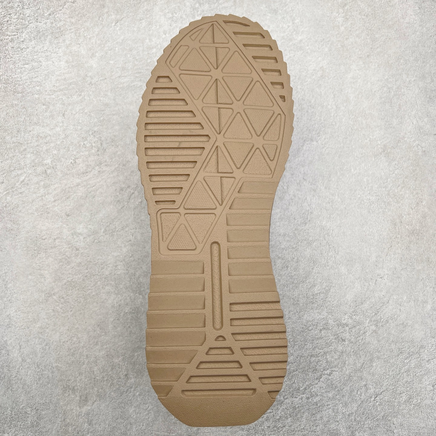 图片[9]-ECCO爱步休闲板鞋 舒适耐磨厚底鞋 街头ACE热销款 鞋面采用臻选牛皮，质感丰富细腻 脚感柔韧舒适 简约系带设计，可自由调节松紧 随时随地自在出行拼色设计为整体造型增添活力 PHORENE中底，橡胶大底 轻盈缓震，舒适回弹 厚底增高 摆脱厚重感 多元色彩碰撞 辅以经典的板鞋鞋型 休闲出街 玩转城市意趣 尺码：38 39 40 41 42 43 44（皮鞋码）-选品中心