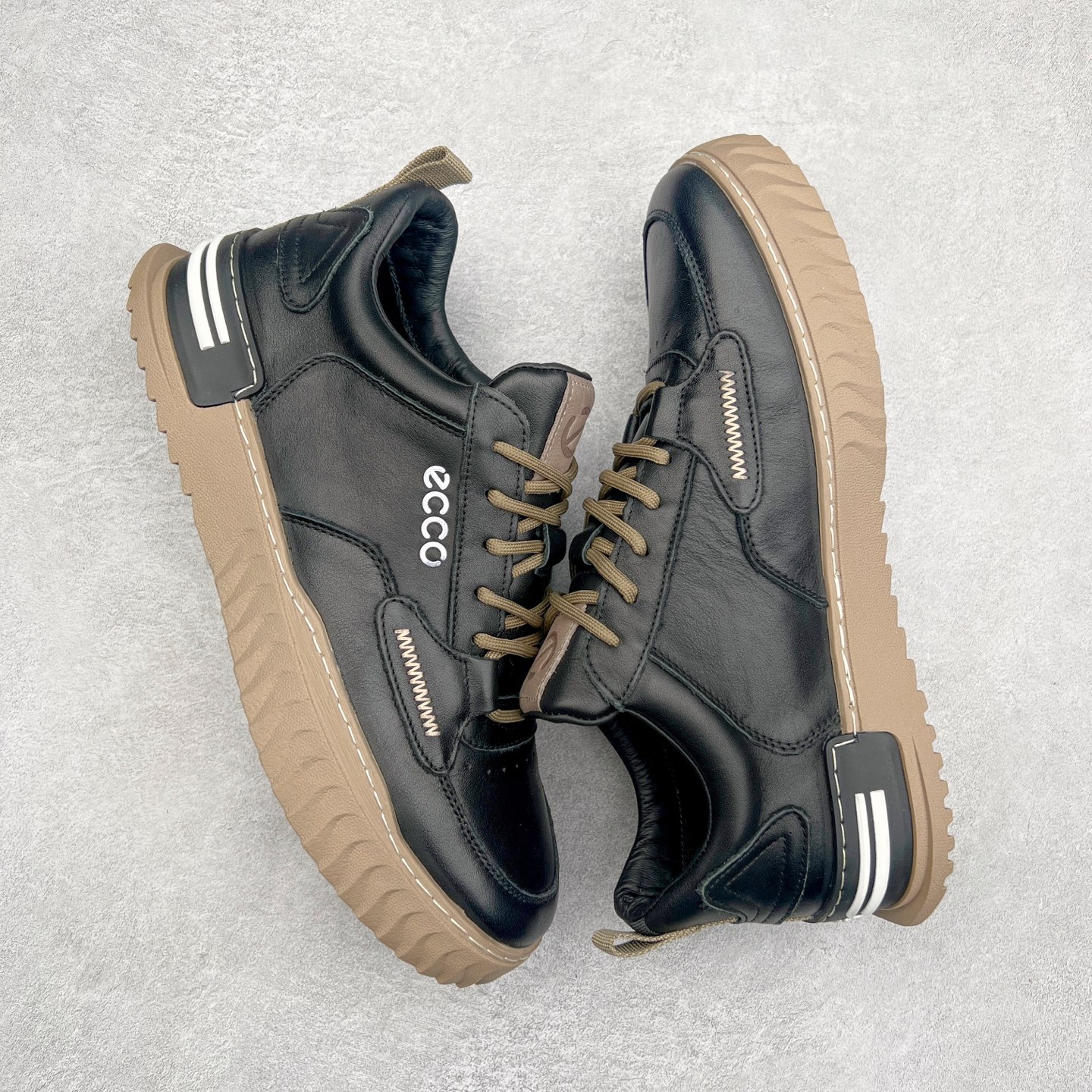 图片[3]-ECCO爱步休闲板鞋 舒适耐磨厚底鞋 街头ACE热销款 鞋面采用臻选牛皮，质感丰富细腻 脚感柔韧舒适 简约系带设计，可自由调节松紧 随时随地自在出行拼色设计为整体造型增添活力 PHORENE中底，橡胶大底 轻盈缓震，舒适回弹 厚底增高 摆脱厚重感 多元色彩碰撞 辅以经典的板鞋鞋型 休闲出街 玩转城市意趣 尺码：38 39 40 41 42 43 44（皮鞋码）-选品中心