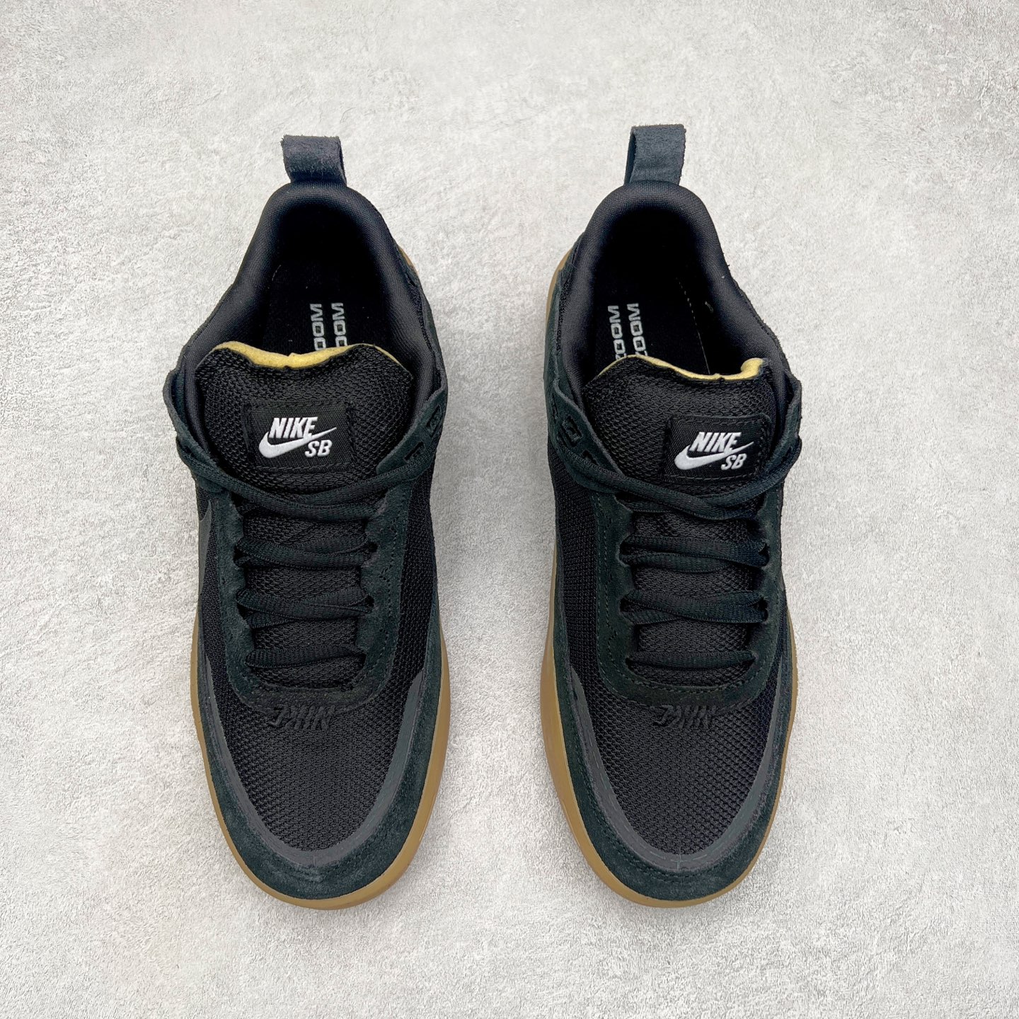 图片[2]-NK SB Day One 低帮休闲板鞋 FN4210-001 鞋款搭载Air Zoom缓震气垫，采用包边结构工艺轻盈柔韧，缔造非凡触板感。织物材料，舒适出众 翻毛皮覆面经久耐穿，塑就挚爱踢板体验。尺码：35.5 36 36.5 37.5 38 38.5 39 40 40.5 41 42 42.5 43 44 44.5 45-选品中心