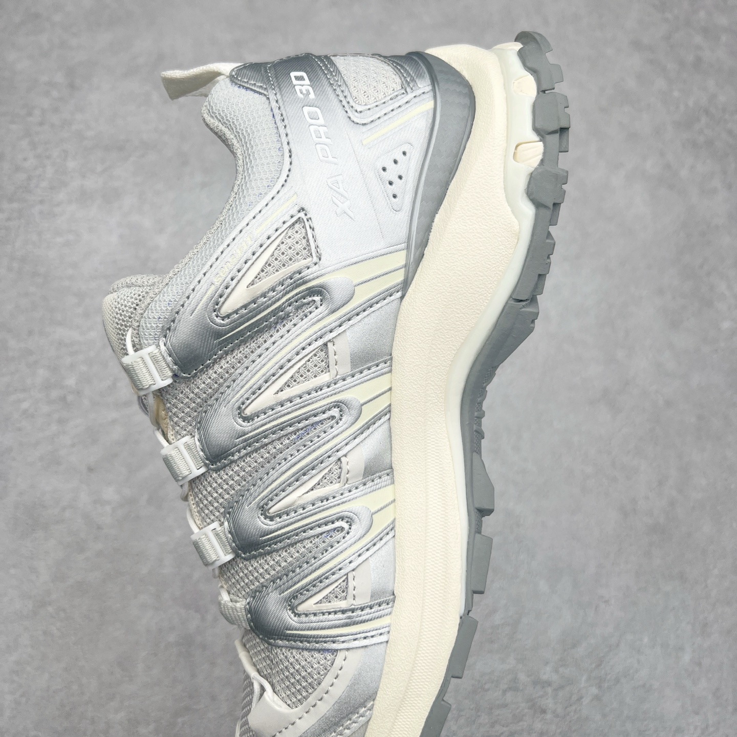 图片[7]-＃C版 SALOMON XA Pro 3D ADV 萨洛蒙潮流越野机能户外功能鞋 纯原外贸平台特供订单 耗时半年巨作 全套原纸板楦头开发 原厂特供网布配套加持 确保原汁原味 完美呈现版型 原档数据独家私模五层组合大底 原装Ortholite轻量化鞋垫 中底布带钢印编号 原厂TPU锁扣 进口港宝加持 后跟自然饱满 还原公司包裹性 鞋面采用SENSIFT贴合技术 全方位贴合包裹脚型 鞋跟部鞋底牵引设计 提供强大的抓地性能 更适应野外崎岖不平的道路 其3D ADVANCED CHASSIS底盘 材料轻量大化 钉齿设计更具稳定性 防护性 鞋底易磨损区运用CONTAGRIP高耐磨材料 应对城市硬质路面长距离跑考验 尺码：36 36.5 37.5 38 38.5 39 40 40.5 41 42 42.5 43 44 44.5 45-选品中心