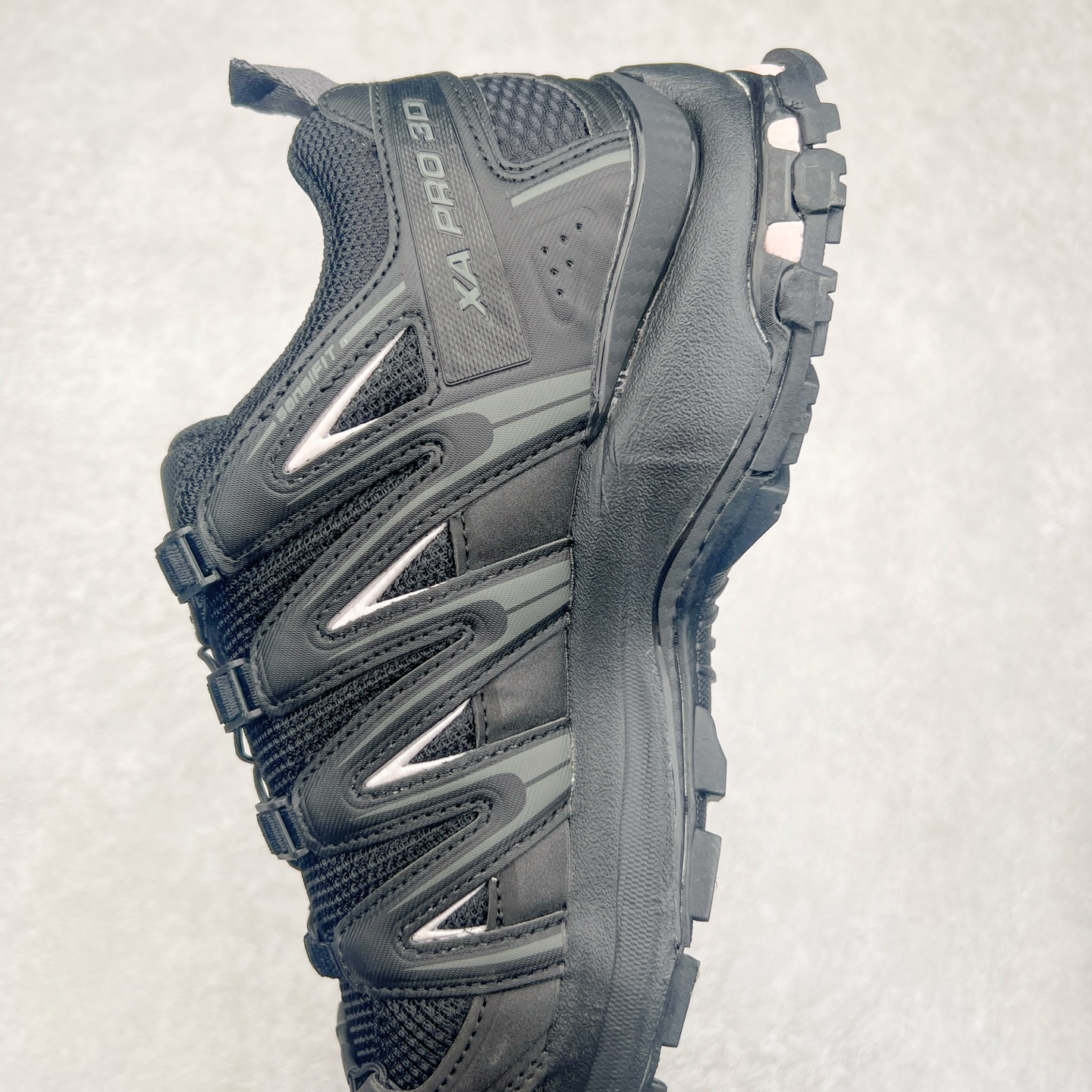 图片[7]-＃C版 SALOMON XA Pro 3D ADV 萨洛蒙潮流越野机能户外功能鞋 纯原外贸平台特供订单 耗时半年巨作 全套原纸板楦头开发 原厂特供网布配套加持 确保原汁原味 完美呈现版型 原档数据独家私模五层组合大底 原装Ortholite轻量化鞋垫 中底布带钢印编号 原厂TPU锁扣 进口港宝加持 后跟自然饱满 还原公司包裹性 鞋面采用SENSIFT贴合技术 全方位贴合包裹脚型 鞋跟部鞋底牵引设计 提供强大的抓地性能 更适应野外崎岖不平的道路 其3D ADVANCED CHASSIS底盘 材料轻量大化 钉齿设计更具稳定性 防护性 鞋底易磨损区运用CONTAGRIP高耐磨材料 应对城市硬质路面长距离跑考验 尺码：36 36.5 37.5 38 38.5 39 40 40.5 41 42 42.5 43 44 44.5 45-选品中心