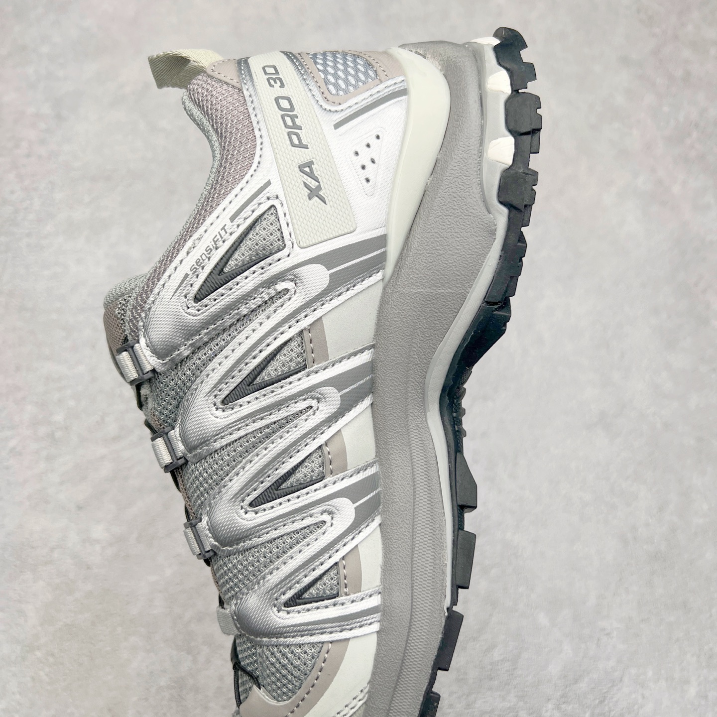 图片[7]-＃C版 SALOMON XA Pro 3D ADV 萨洛蒙潮流越野机能户外功能鞋 纯原外贸平台特供订单 耗时半年巨作 全套原纸板楦头开发 原厂特供网布配套加持 确保原汁原味 完美呈现版型 原档数据独家私模五层组合大底 原装Ortholite轻量化鞋垫 中底布带钢印编号 原厂TPU锁扣 进口港宝加持 后跟自然饱满 还原公司包裹性 鞋面采用SENSIFT贴合技术 全方位贴合包裹脚型 鞋跟部鞋底牵引设计 提供强大的抓地性能 更适应野外崎岖不平的道路 其3D ADVANCED CHASSIS底盘 材料轻量大化 钉齿设计更具稳定性 防护性 鞋底易磨损区运用CONTAGRIP高耐磨材料 应对城市硬质路面长距离跑考验 尺码：36 36.5 37.5 38 38.5 39 40 40.5 41 42 42.5 43 44 44.5 45-选品中心