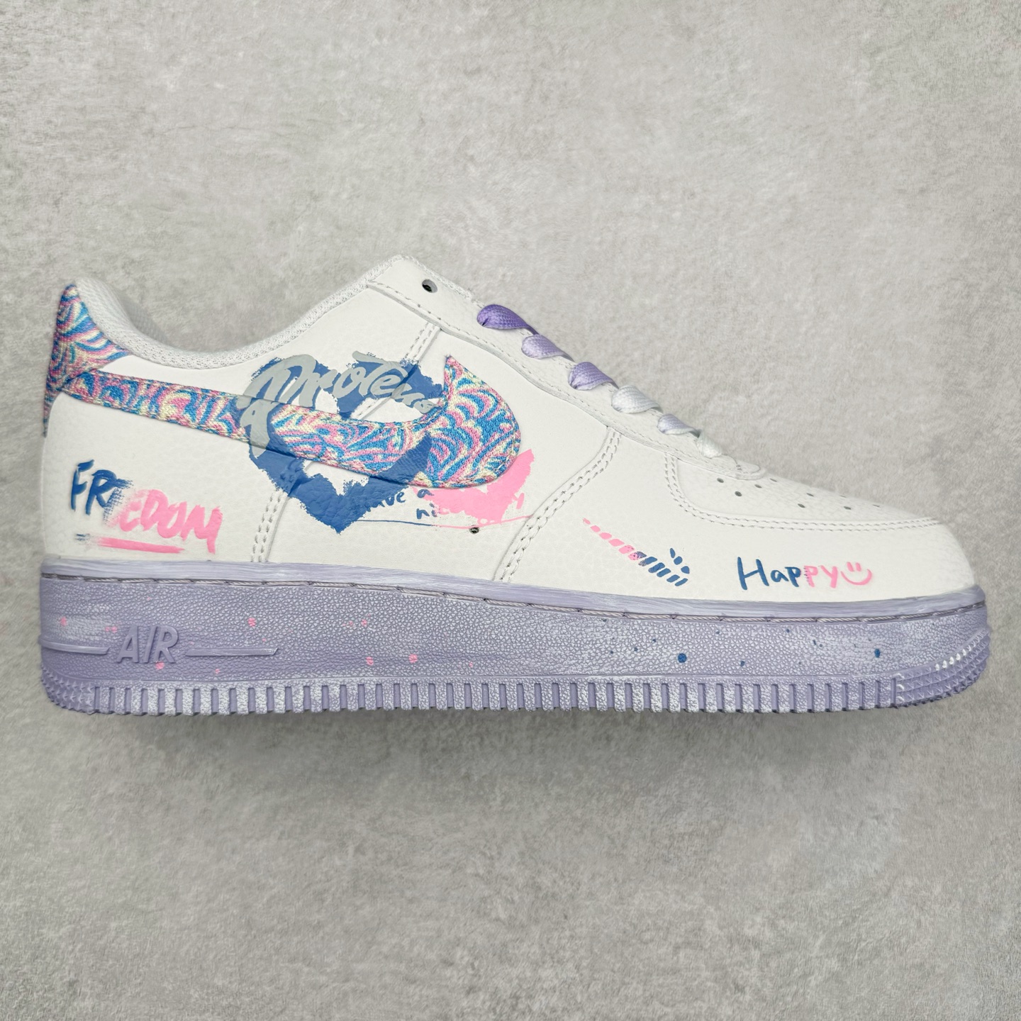 NK Air Force 1´07 Low 空军一号低帮百搭休闲运动板鞋 CZ0377-002 柔软、弹性十足的缓震性能和出色的中底设计 横跨复古与现代的外型结合 造就出风靡全球 三十多年的Force 1 直到今天还深受青睐 尺码：36 36.5 37.5 38 38.5 39 40 40.5 41 42 42.5 43 44 44.5 45-选品中心
