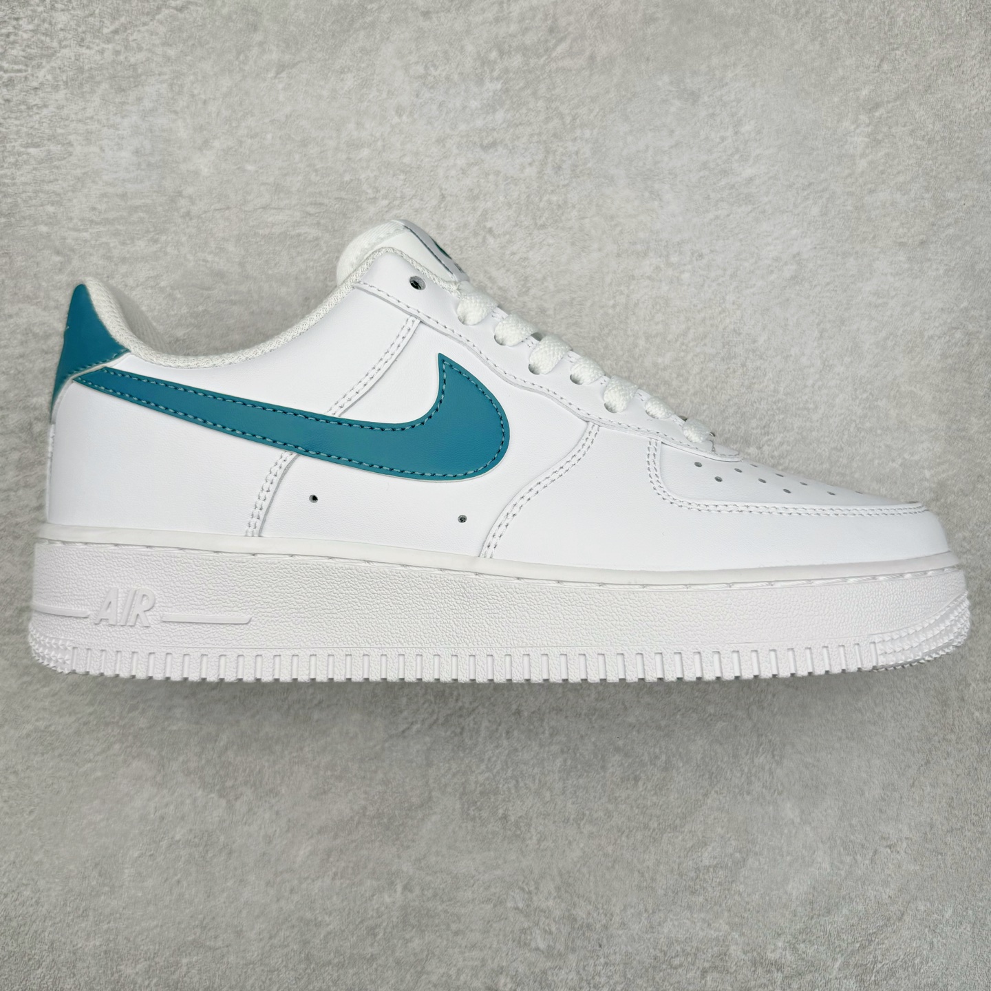 NK Air Force 1´07 Low 空军一号低帮百搭休闲运动板鞋 SJ1198-109 柔软、弹性十足的缓震性能和出色的中底设计 横跨复古与现代的外型结合 造就出风靡全球 三十多年的Force 1 直到今天还深受青睐 尺码:36 36.5 37.5 38 38.5 39 40 40.5 41 42 42.5 43 44 44.5 45-选品中心