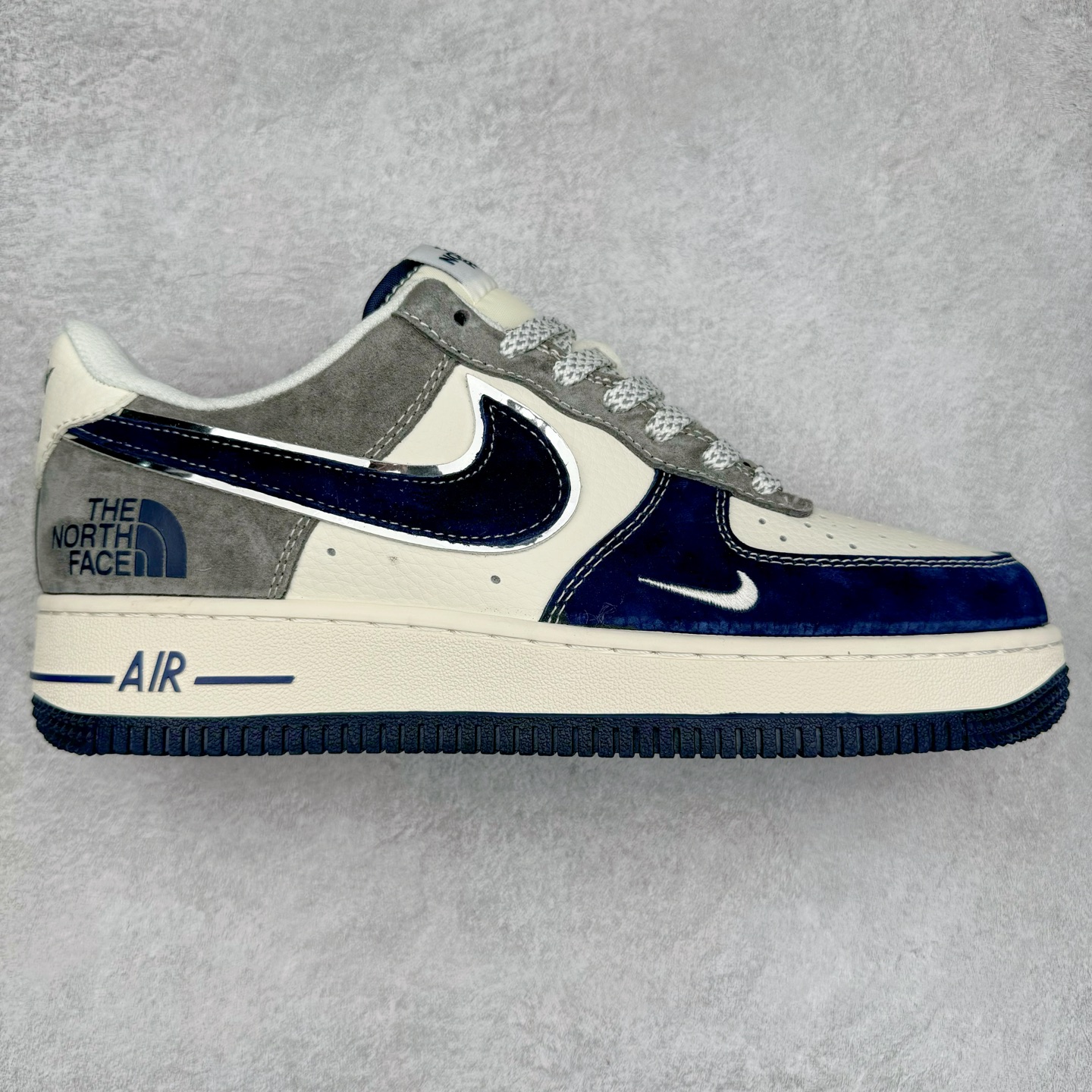 NK Air Force 1´07 Low 空军一号低帮百搭休闲运动板鞋 XZ6188-975 柔软、弹性十足的缓震性能和出色的中底设计 横跨复古与现代的外型结合 造就出风靡全球 三十多年的Force 1 直到今天还深受青睐 尺码：36 36.5 37.5 38 38.5 39 40 40.5 41 42 42.5 43 44 44.5 45-选品中心