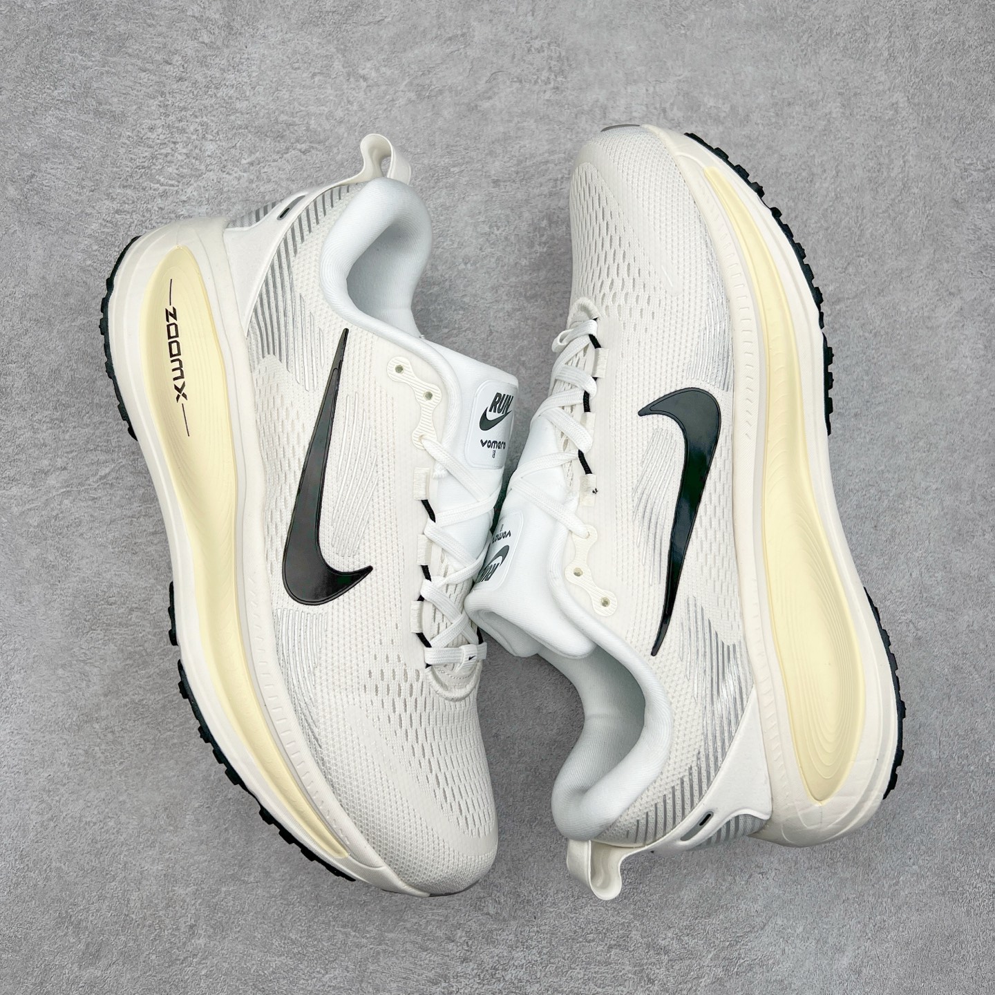 图片[3]-NK Air Zoom Vomero 18 轻便舒适公路跑步鞋 HM6804 质感柔软 弹力充沛 助力一路畅跑 乐享不停 厚实泡绵缔造舒适的回弹效果 铸就出色跑步表现 该鞋款轻盈透气 带你步入舒适新境界 疾速刺激感和非凡舒适脚感交织 定能让跑者在迈步间找到渴望已久的跑步乐趣 自如掌控跑步节奏、配速和里程 足底缓震配置赋予双足柔软舒适感受 助你一路畅跑 缓震设计 在双足触地时有助提供舒适脚感 搭载性能出众的 ZoomX 和 Cushlon 泡绵 营造柔软舒适脚感 助你稳稳迈步 基于跑者反馈 简化中底设计 带来出色舒适感 尺码：36 36.5 37.5 38 38.5 39 40 40.5 41 42 42.5 43 44 44.5 45-选品中心