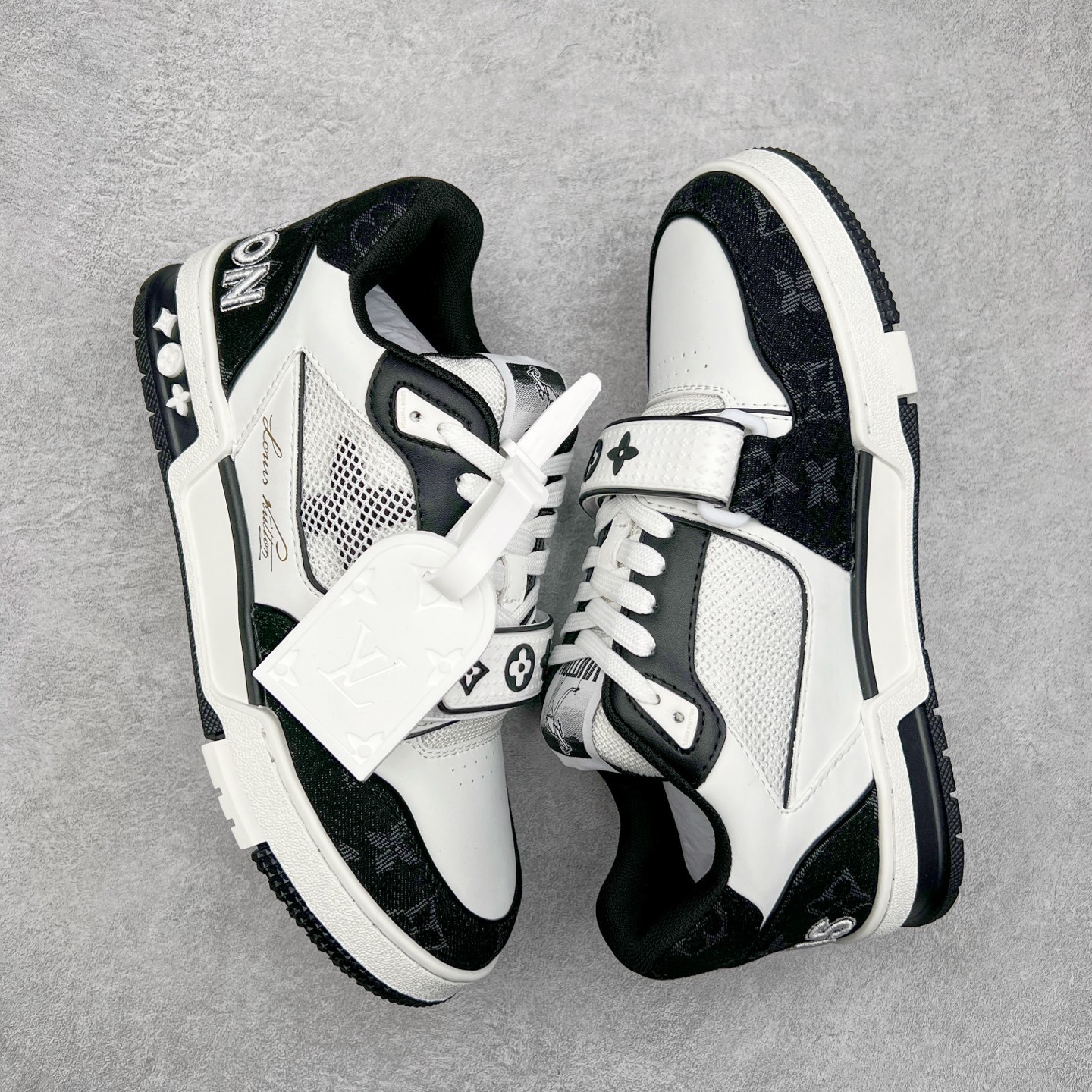 图片[3]-Louis Vuitton Trainer lv时装走秀运动鞋 完美鞋型超高的清洁度 零毛边线头瑕疵 全套原楦原纸版原鞋开模 全网最具灵魂的版型 正确原装黄色鞋盒 正确中底印花 鞋面印花3D高频深度立体 全鞋电脑针车 紧密相连 针距密度一致 环保乳胶注塑鞋垫 厚度脚感还原原版 皮面裁剪部位 统一油边封口工艺 原装橡胶大底含胶量大底组合零偏差 专柜全套包装 防尘袋 说明书 质保卡 男女鞋 尺码：35 36 37 38 39 40 41 42 43 44 45-选品中心