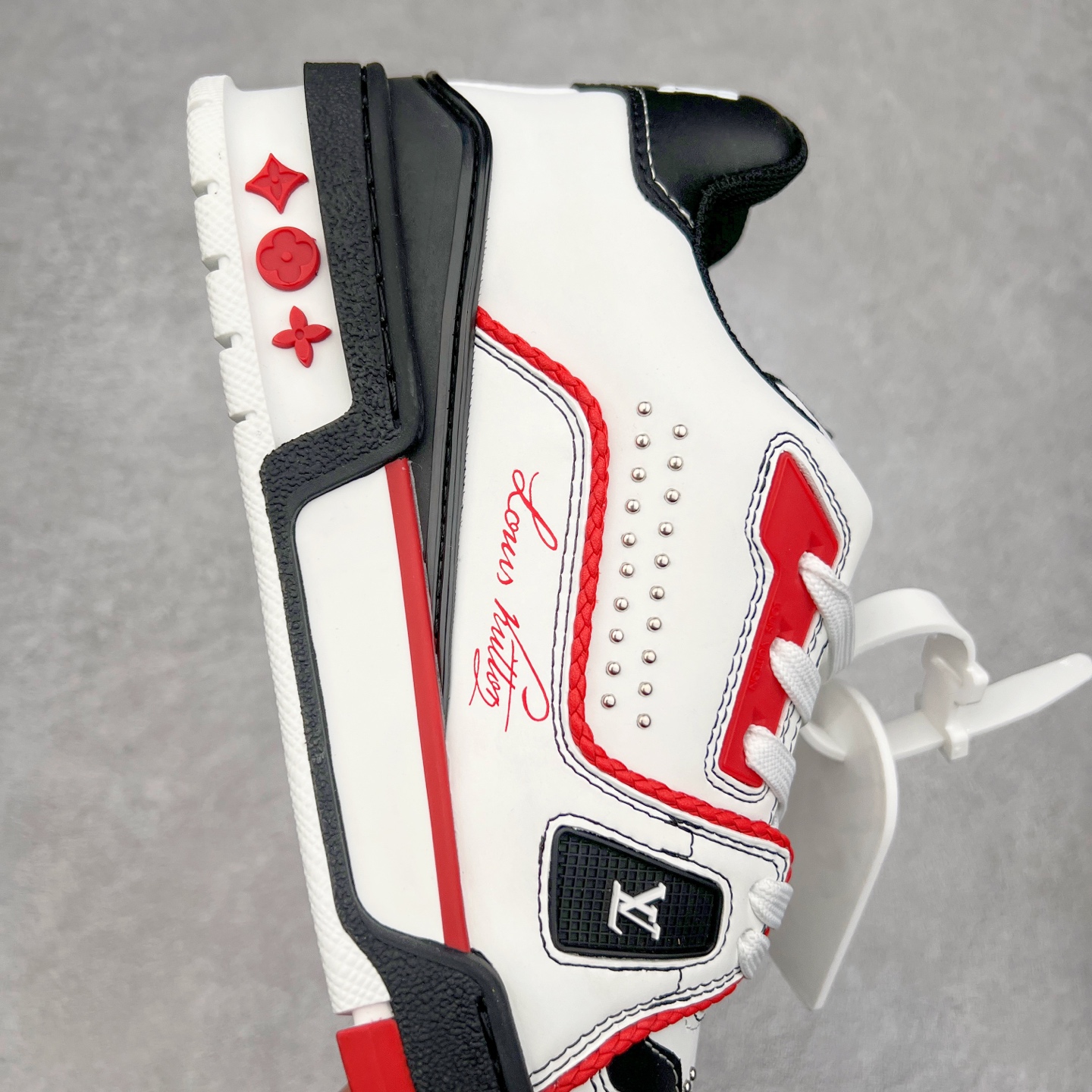 图片[6]-Louis Vuitton Trainer lv时装走秀运动鞋 完美鞋型超高的清洁度 零毛边线头瑕疵 全套原楦原纸版原鞋开模 全网最具灵魂的版型 正确原装黄色鞋盒 正确中底印花 鞋面印花3D高频深度立体 全鞋电脑针车 紧密相连 针距密度一致 环保乳胶注塑鞋垫 厚度脚感还原原版 皮面裁剪部位 统一油边封口工艺 原装橡胶大底含胶量大底组合零偏差 专柜全套包装 防尘袋 说明书 质保卡 男女鞋 尺码：35 36 37 38 39 40 41 42 43 44 45-选品中心