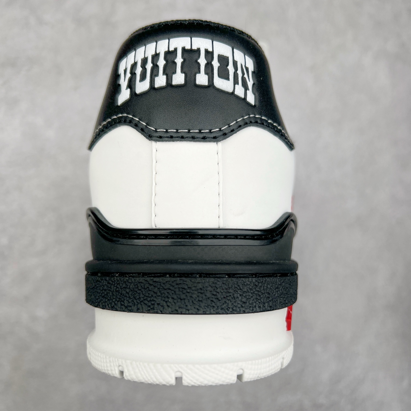 图片[8]-Louis Vuitton Trainer lv时装走秀运动鞋 完美鞋型超高的清洁度 零毛边线头瑕疵 全套原楦原纸版原鞋开模 全网最具灵魂的版型 正确原装黄色鞋盒 正确中底印花 鞋面印花3D高频深度立体 全鞋电脑针车 紧密相连 针距密度一致 环保乳胶注塑鞋垫 厚度脚感还原原版 皮面裁剪部位 统一油边封口工艺 原装橡胶大底含胶量大底组合零偏差 专柜全套包装 防尘袋 说明书 质保卡 男女鞋 尺码：35 36 37 38 39 40 41 42 43 44 45-选品中心