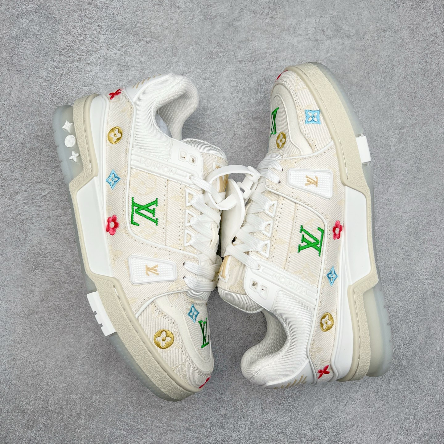 图片[3]-Louis Vuitton Trainer lv时装走秀运动鞋 完美鞋型超高的清洁度 零毛边线头瑕疵 全套原楦原纸版原鞋开模 全网最具灵魂的版型 正确原装黄色鞋盒 正确中底印花 鞋面印花3D高频深度立体 全鞋电脑针车 紧密相连 针距密度一致 环保乳胶注塑鞋垫 厚度脚感还原原版 皮面裁剪部位 统一油边封口工艺 原装橡胶大底含胶量大底组合零偏差 专柜全套包装 防尘袋 说明书 质保卡 男女鞋 尺码：35 36 37 38 39 40 41 42 43 44 45-选品中心