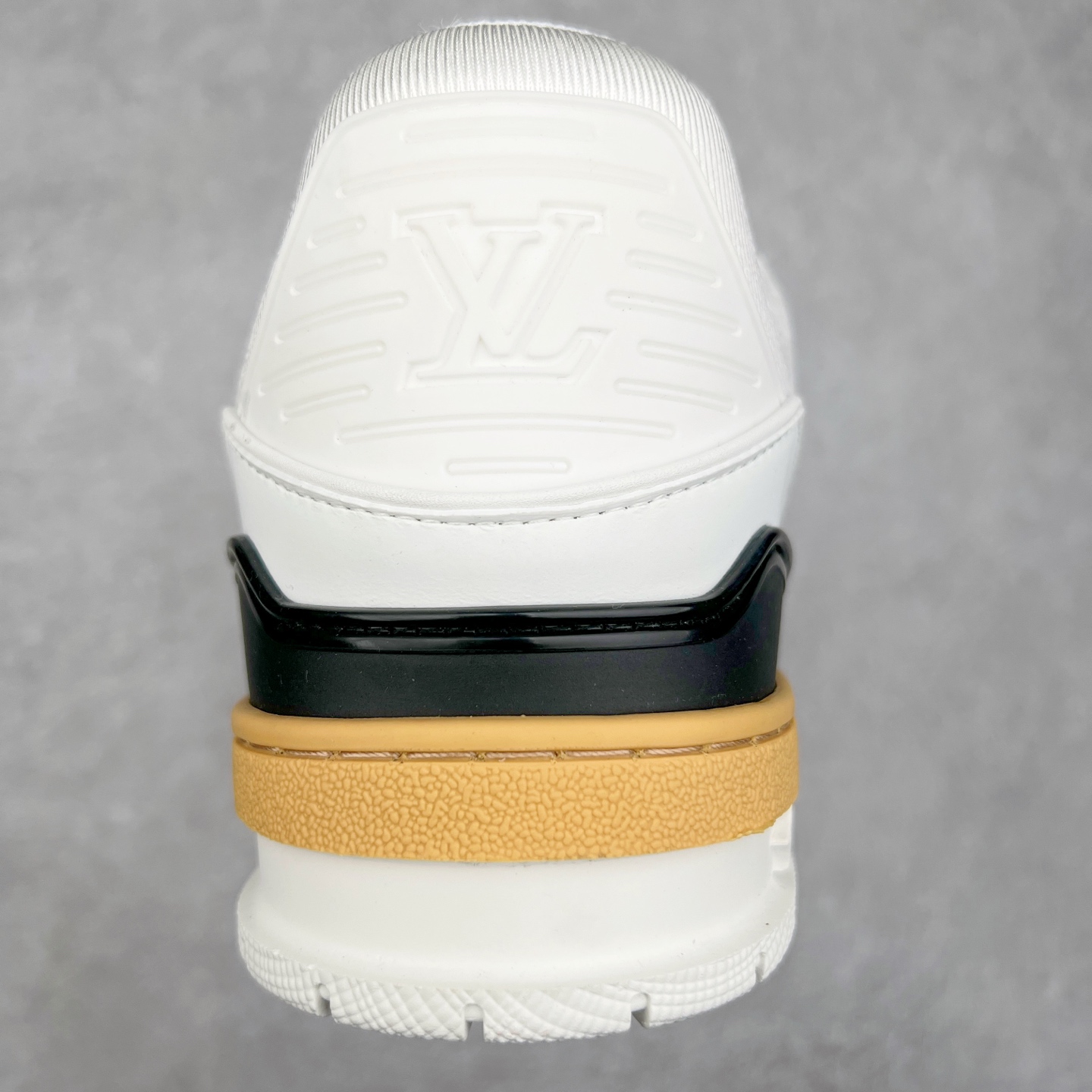 图片[8]-Louis Vuitton Trainer lv时装走秀运动鞋 完美鞋型超高的清洁度 零毛边线头瑕疵 全套原楦原纸版原鞋开模 全网最具灵魂的版型 正确原装黄色鞋盒 正确中底印花 鞋面印花3D高频深度立体 全鞋电脑针车 紧密相连 针距密度一致 环保乳胶注塑鞋垫 厚度脚感还原原版 皮面裁剪部位 统一油边封口工艺 原装橡胶大底含胶量大底组合零偏差 专柜全套包装 防尘袋 说明书 质保卡 男女鞋 尺码：35 36 37 38 39 40 41 42 43 44 45-选品中心