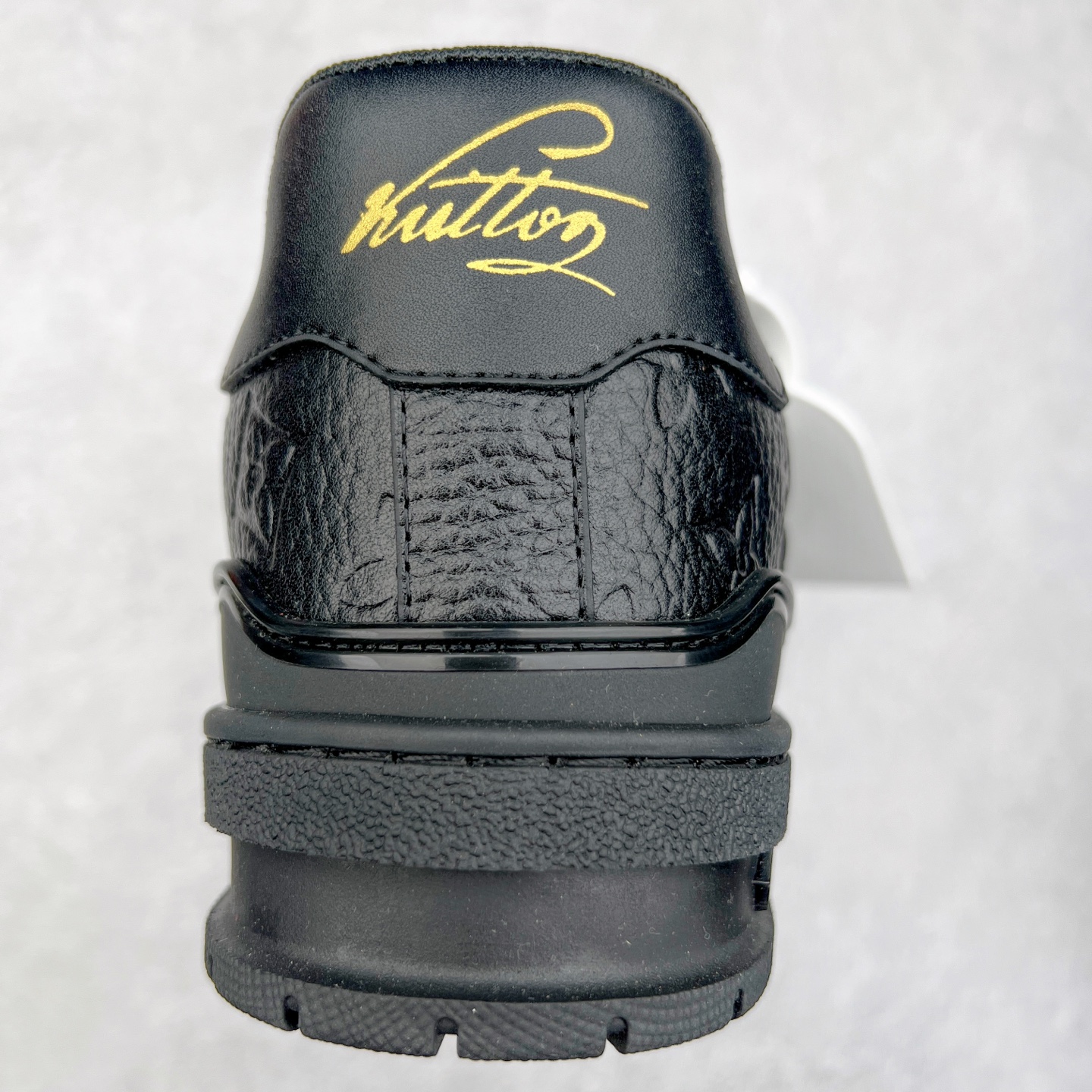 图片[8]-Louis Vuitton Trainer lv时装走秀运动鞋 完美鞋型超高的清洁度 零毛边线头瑕疵 全套原楦原纸版原鞋开模 全网最具灵魂的版型 正确原装黄色鞋盒 正确中底印花 鞋面印花3D高频深度立体 全鞋电脑针车 紧密相连 针距密度一致 环保乳胶注塑鞋垫 厚度脚感还原原版 皮面裁剪部位 统一油边封口工艺 原装橡胶大底含胶量大底组合零偏差 专柜全套包装 防尘袋 说明书 质保卡 男女鞋 尺码：35 36 37 38 39 40 41 42 43 44 45-选品中心