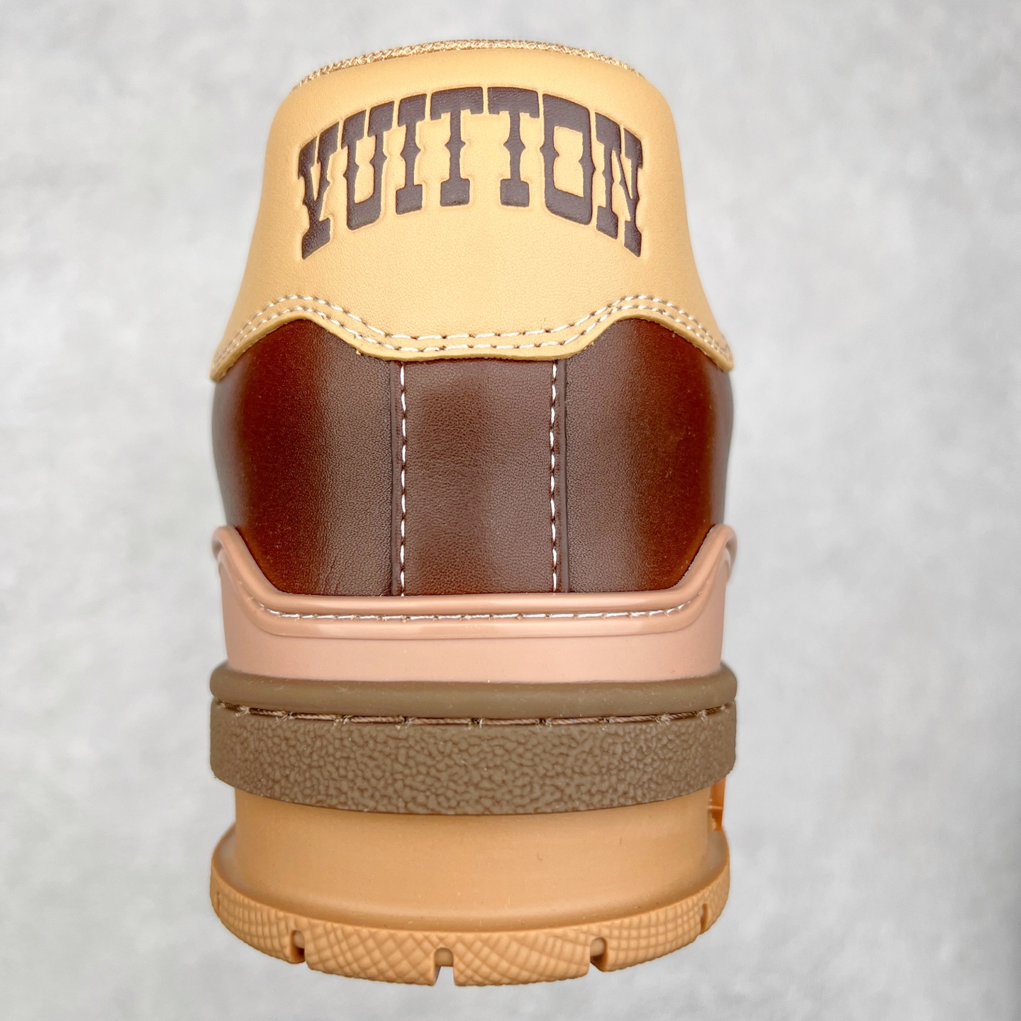 图片[8]-Louis Vuitton Trainer lv时装走秀运动鞋 完美鞋型超高的清洁度 零毛边线头瑕疵 全套原楦原纸版原鞋开模 全网最具灵魂的版型 正确原装黄色鞋盒 正确中底印花 鞋面印花3D高频深度立体 全鞋电脑针车 紧密相连 针距密度一致 环保乳胶注塑鞋垫 厚度脚感还原原版 皮面裁剪部位 统一油边封口工艺 原装橡胶大底含胶量大底组合零偏差 专柜全套包装 防尘袋 说明书 质保卡 男女鞋 尺码：35 36 37 38 39 40 41 42 43 44 45-选品中心