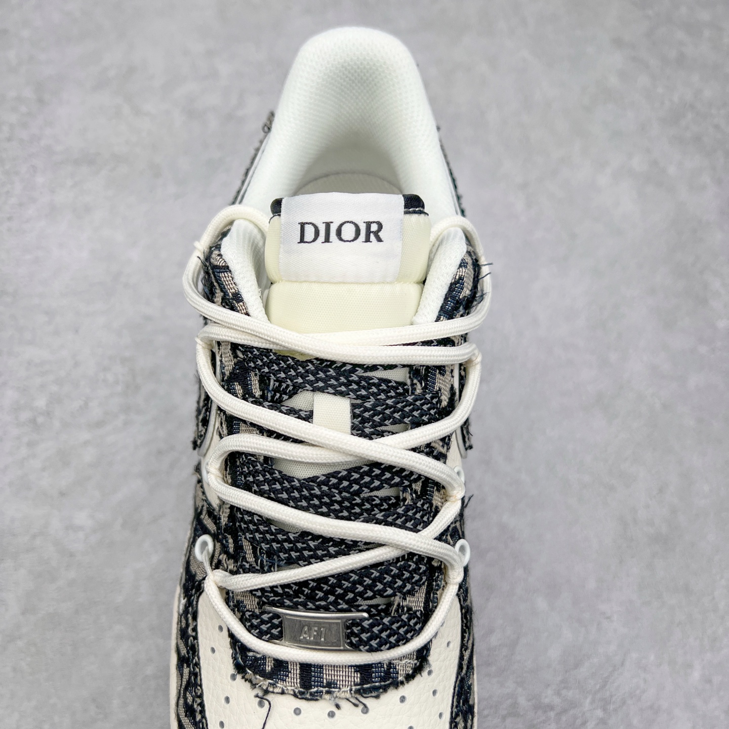 图片[5]-NK Air Force 1´07 Low 空军一号低帮百搭休闲运动板鞋 SJ1198-106 柔软、弹性十足的缓震性能和出色的中底设计 横跨复古与现代的外型结合 造就出风靡全球 三十多年的Force 1 直到今天还深受青睐 尺码：36 36.5 37.5 38 38.5 39 40 40.5 41 42 42.5 43 44 44.5 45-选品中心