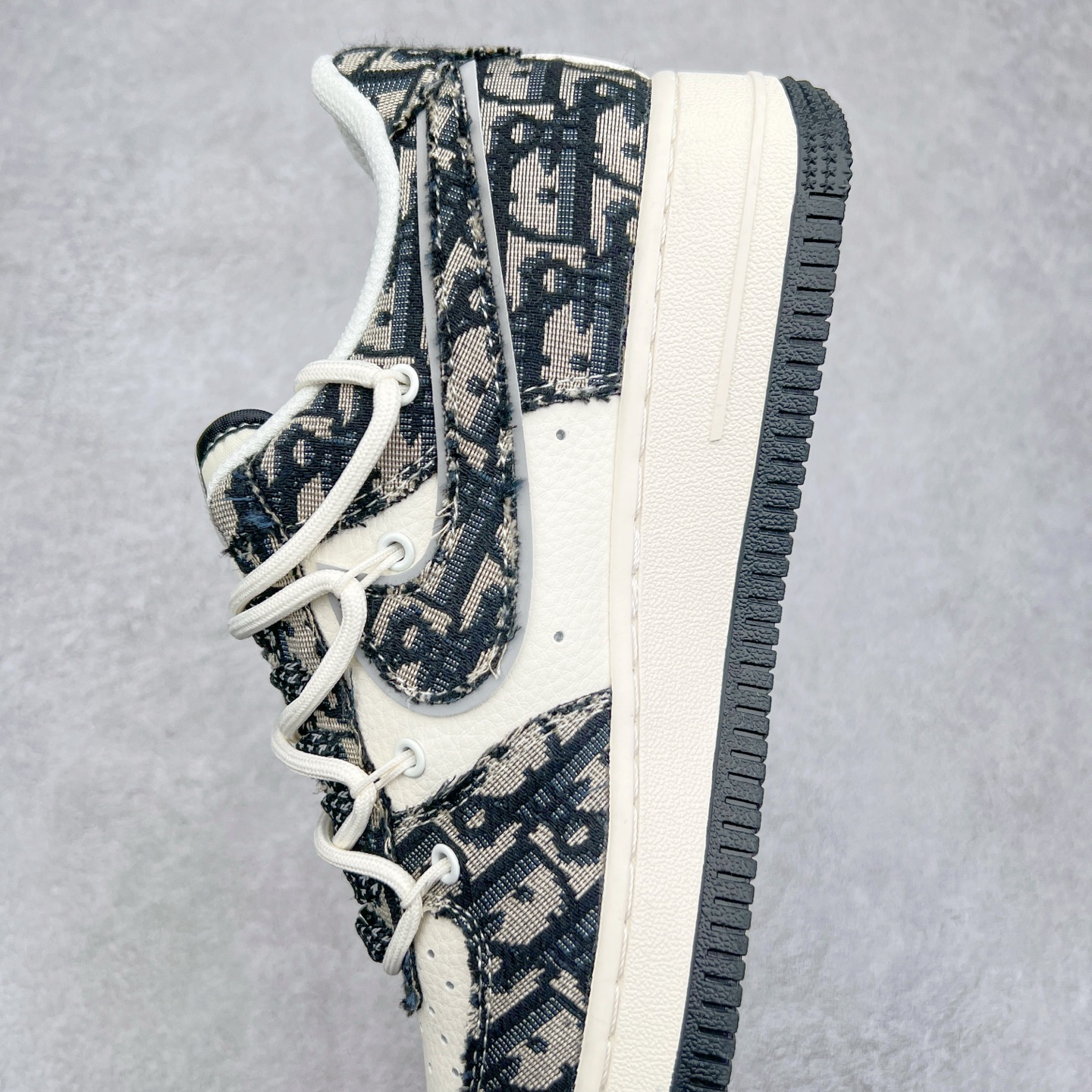 图片[7]-NK Air Force 1´07 Low 空军一号低帮百搭休闲运动板鞋 SJ1198-106 柔软、弹性十足的缓震性能和出色的中底设计 横跨复古与现代的外型结合 造就出风靡全球 三十多年的Force 1 直到今天还深受青睐 尺码：36 36.5 37.5 38 38.5 39 40 40.5 41 42 42.5 43 44 44.5 45-选品中心