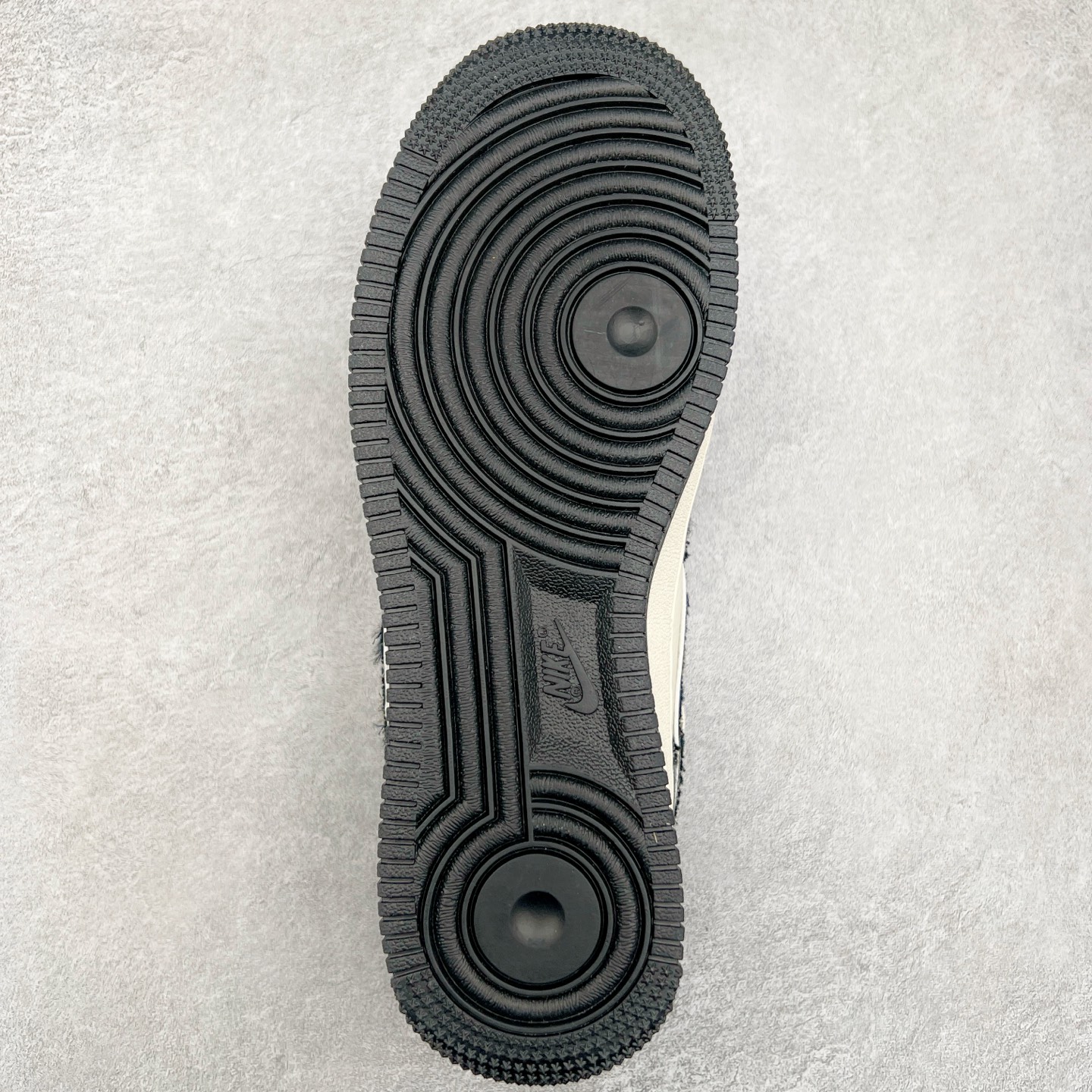 图片[9]-NK Air Force 1´07 Low 空军一号低帮百搭休闲运动板鞋 SJ1198-106 柔软、弹性十足的缓震性能和出色的中底设计 横跨复古与现代的外型结合 造就出风靡全球 三十多年的Force 1 直到今天还深受青睐 尺码：36 36.5 37.5 38 38.5 39 40 40.5 41 42 42.5 43 44 44.5 45-选品中心