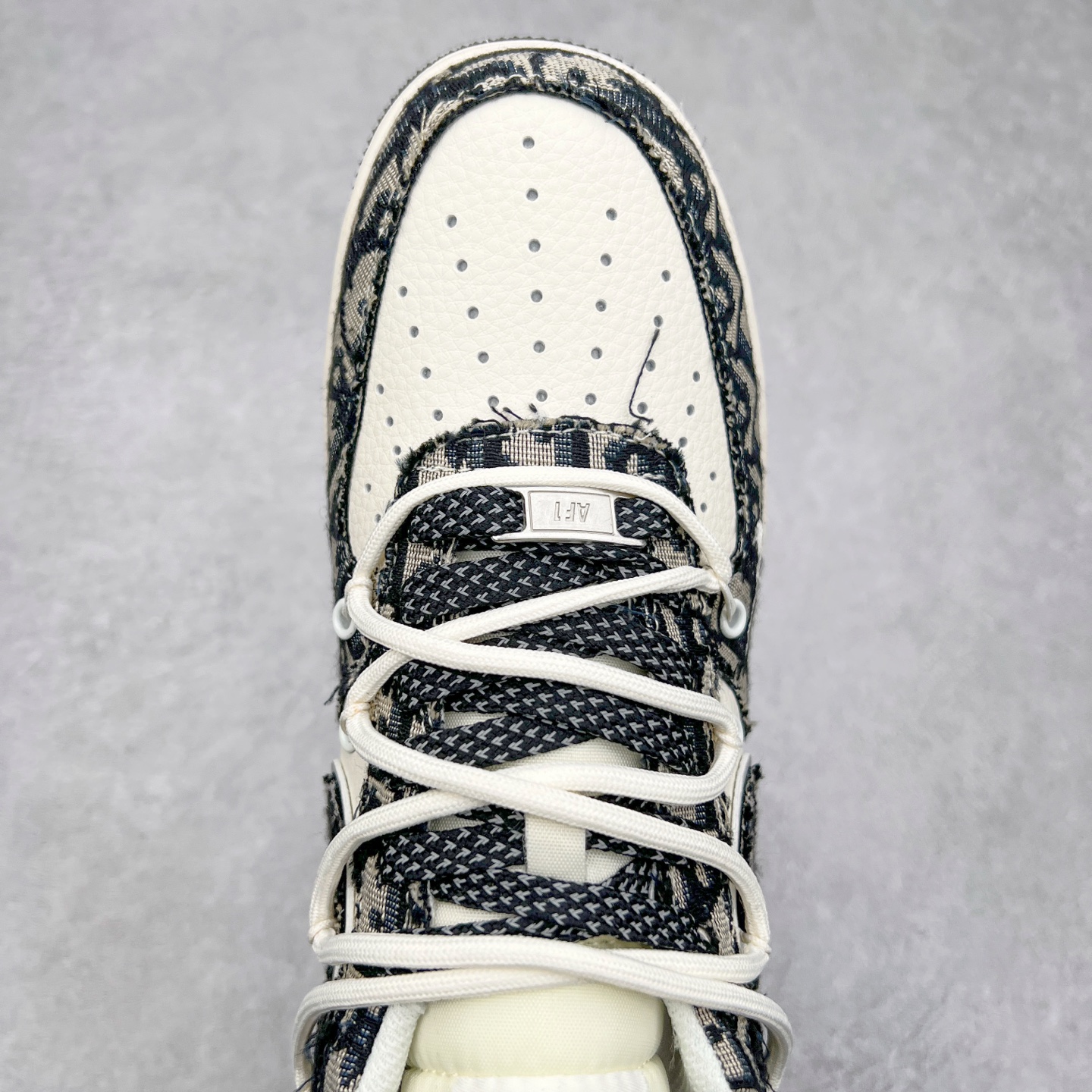 图片[4]-NK Air Force 1´07 Low 空军一号低帮百搭休闲运动板鞋 SJ1198-106 柔软、弹性十足的缓震性能和出色的中底设计 横跨复古与现代的外型结合 造就出风靡全球 三十多年的Force 1 直到今天还深受青睐 尺码：36 36.5 37.5 38 38.5 39 40 40.5 41 42 42.5 43 44 44.5 45-选品中心