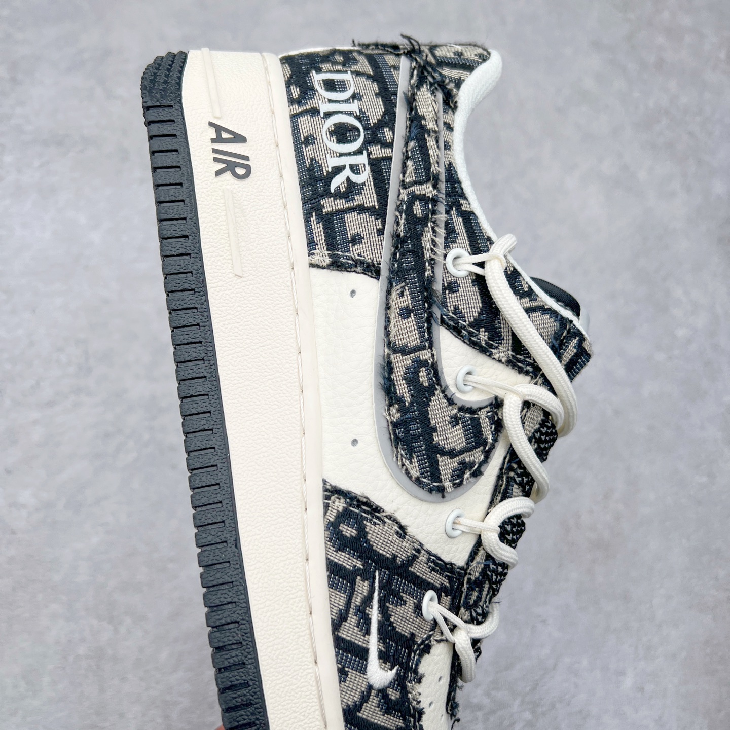 图片[6]-NK Air Force 1´07 Low 空军一号低帮百搭休闲运动板鞋 SJ1198-106 柔软、弹性十足的缓震性能和出色的中底设计 横跨复古与现代的外型结合 造就出风靡全球 三十多年的Force 1 直到今天还深受青睐 尺码：36 36.5 37.5 38 38.5 39 40 40.5 41 42 42.5 43 44 44.5 45-选品中心