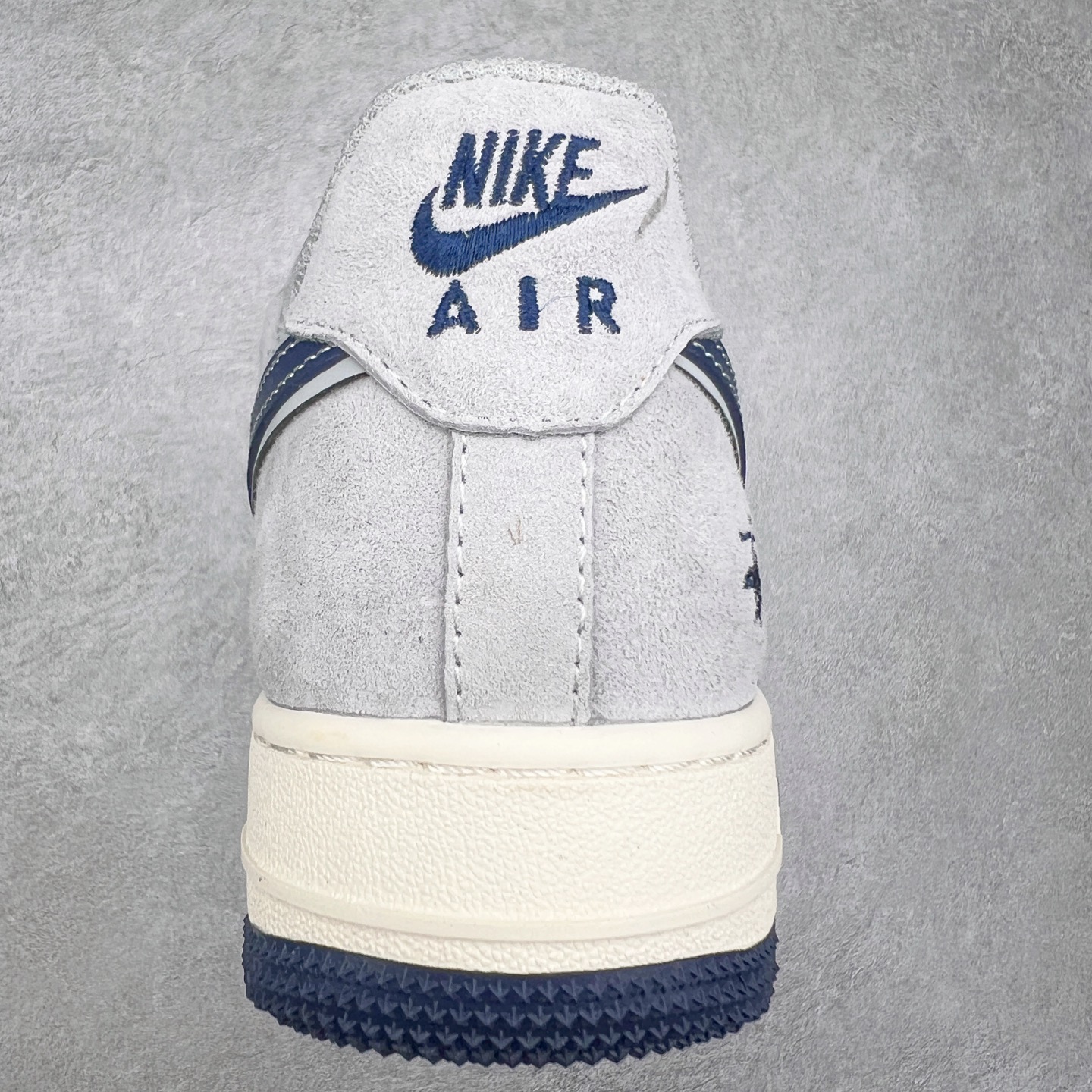 图片[8]-NK Air Force 1´07 Low 空军一号低帮百搭休闲运动板鞋 XZ3318-088 柔软、弹性十足的缓震性能和出色的中底设计 横跨复古与现代的外型结合 造就出风靡全球 三十多年的Force 1 直到今天还深受青睐 尺码：36 36.5 37.5 38 38.5 39 40 40.5 41 42 42.5 43 44 44.5 45-选品中心