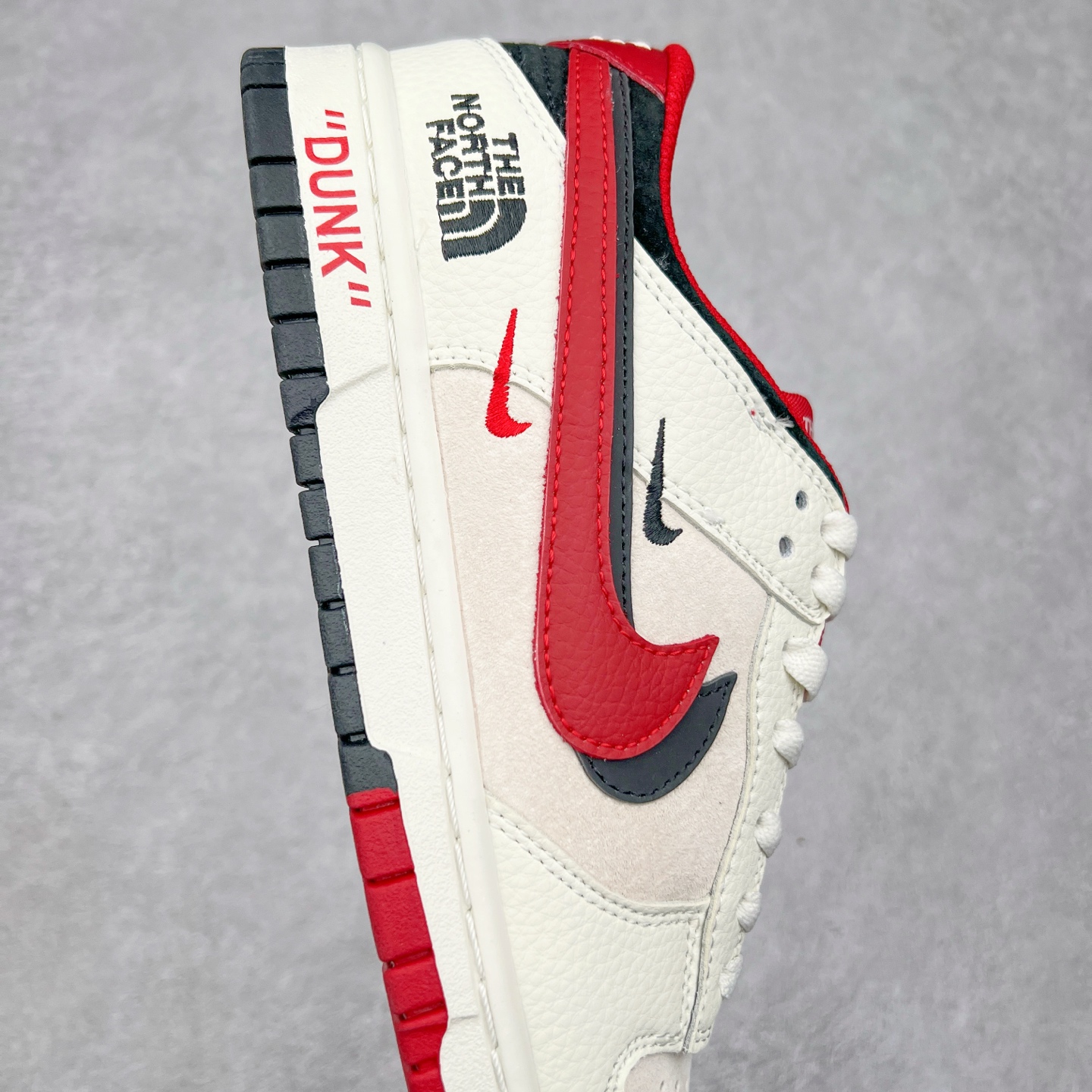 图片[6]-NK Dunk Low 定制配色 DJ2024-127 大厂出品 极力推荐 原装头层材料 独家版型蒸餾加工帶來的是更好的视觉和脚感体验大厂纯原品质出货 清洁度 电绣工艺 皮料切割干净无任何毛边 细节完美 尺码：36 36.5 37.5 38 38.5 39 40 40.5 41 42 42.5 43 44 44.5 45-选品中心