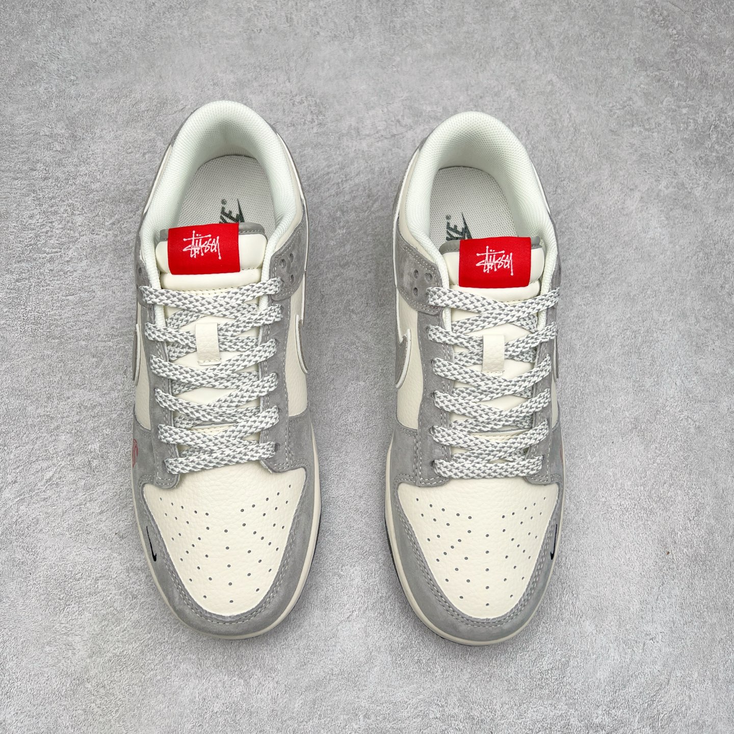 图片[2]-NK Dunk Low 定制配色 XX3168-117 大厂出品 极力推荐 原装头层材料 独家版型蒸餾加工帶來的是更好的视觉和脚感体验大厂纯原品质出货 清洁度 电绣工艺 皮料切割干净无任何毛边 细节完美 尺码：36 36.5 37.5 38 38.5 39 40 40.5 41 42 42.5 43 44 44.5 45-选品中心