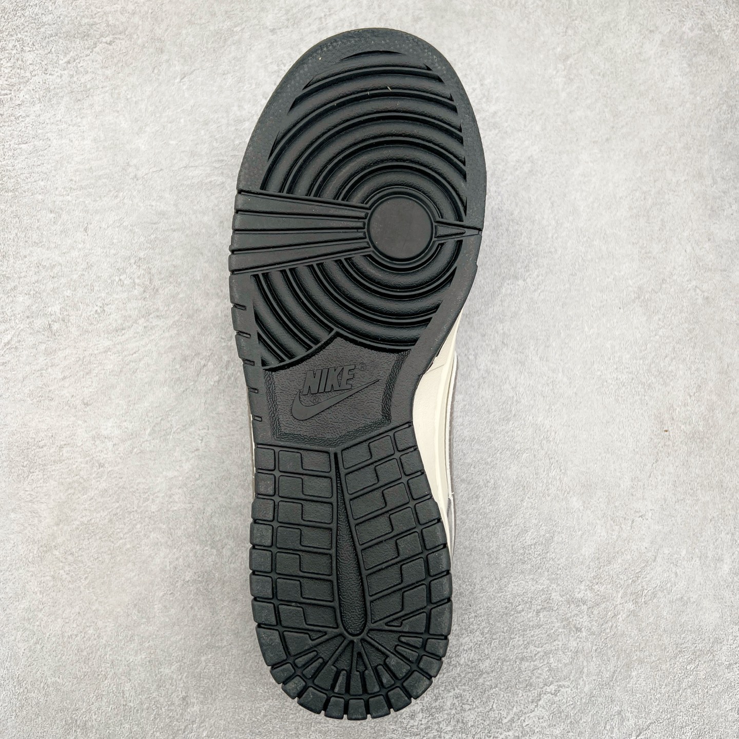 图片[9]-NK Dunk Low 定制配色 XX3168-117 大厂出品 极力推荐 原装头层材料 独家版型蒸餾加工帶來的是更好的视觉和脚感体验大厂纯原品质出货 清洁度 电绣工艺 皮料切割干净无任何毛边 细节完美 尺码：36 36.5 37.5 38 38.5 39 40 40.5 41 42 42.5 43 44 44.5 45-选品中心