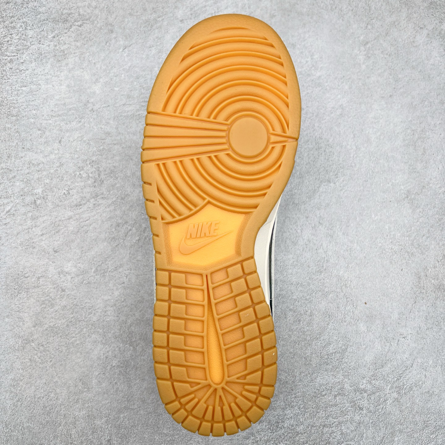 图片[9]-NK Dunk Low 定制配色 XX3168-119 大厂出品 极力推荐 原装头层材料 独家版型蒸餾加工帶來的是更好的视觉和脚感体验大厂纯原品质出货 清洁度 电绣工艺 皮料切割干净无任何毛边 细节完美 尺码：36 36.5 37.5 38 38.5 39 40 40.5 41 42 42.5 43 44 44.5 45-选品中心