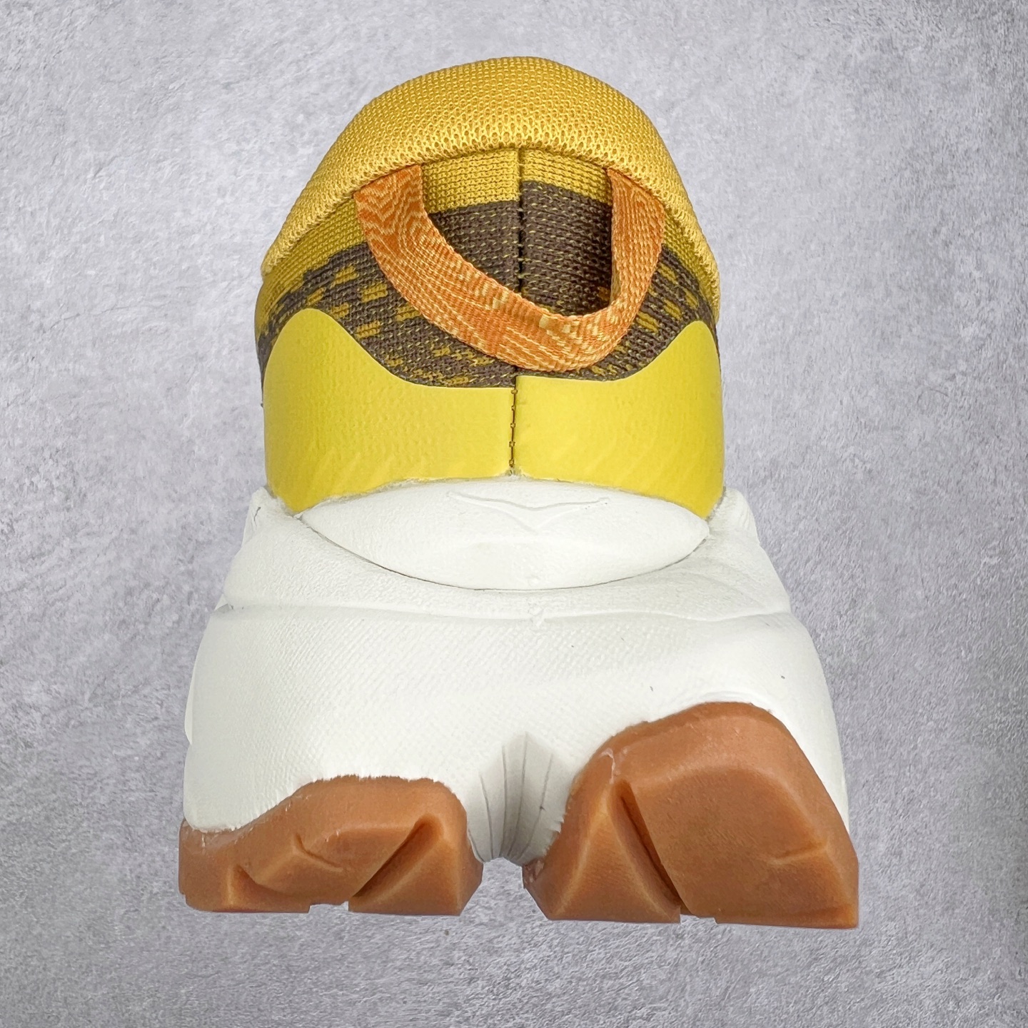 图片[8]-HOKA SKYLINE-FLOAT X 为HOKA首双搭载PeBax推进板的户外登山鞋，为近期大受欢迎的快速登山趋势打造，可同时对应越野跑与快速登山需求。90%蓖麻油提炼制造的Pebax推进版，搭配以甘蔗材质提炼的双密度EVA中底，为登山者带来源源不绝的前进能量。后跟外侧加长的Swallowtail Heel燕尾设计，同时提供上坡有感推进力、下坡步态更顺畅转换的快速登山新体验，适合想尝试轻量化登山，追求快速登山，但希望同时保持支撑推进力的族群。SKYLINE-FLOAT X使用Vibram黄金大底XS Trek复合橡胶成分，兼具耐磨与抓地力，搭配全新设计的5mm大底鞋齿与鞋纹，让克服崎岖地形更轻松，落地更稳定。 尺码：36 36.5 37.5 38 38.5 39 40 40.5 41 42 42.5 43 44 44.5 45-选品中心