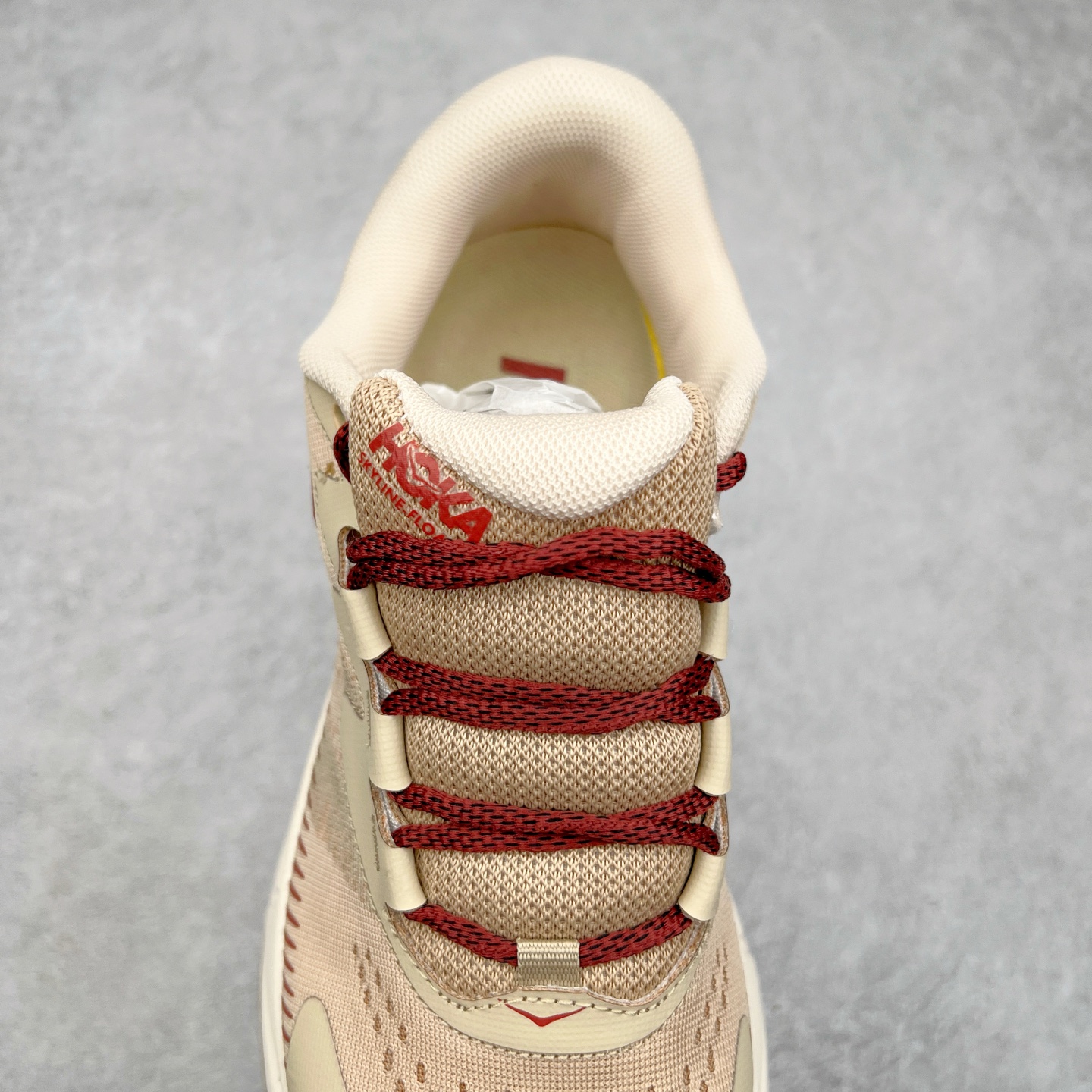 图片[5]-HOKA SKYLINE-FLOAT X 为HOKA首双搭载PeBax推进板的户外登山鞋，为近期大受欢迎的快速登山趋势打造，可同时对应越野跑与快速登山需求。90%蓖麻油提炼制造的Pebax推进版，搭配以甘蔗材质提炼的双密度EVA中底，为登山者带来源源不绝的前进能量。后跟外侧加长的Swallowtail Heel燕尾设计，同时提供上坡有感推进力、下坡步态更顺畅转换的快速登山新体验，适合想尝试轻量化登山，追求快速登山，但希望同时保持支撑推进力的族群。SKYLINE-FLOAT X使用Vibram黄金大底XS Trek复合橡胶成分，兼具耐磨与抓地力，搭配全新设计的5mm大底鞋齿与鞋纹，让克服崎岖地形更轻松，落地更稳定。 尺码：36 36.5 37.5 38 38.5 39 40 40.5 41 42 42.5 43 44 44.5 45-选品中心