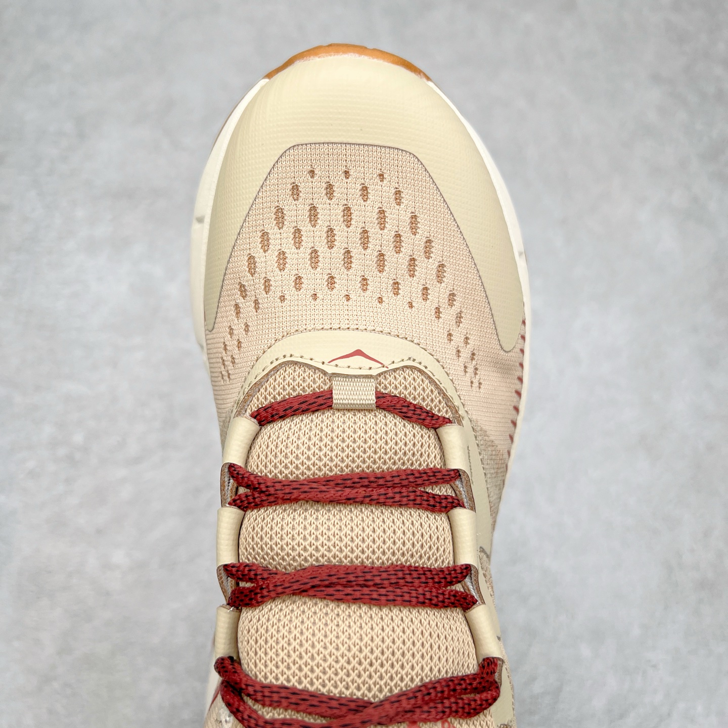 图片[4]-HOKA SKYLINE-FLOAT X 为HOKA首双搭载PeBax推进板的户外登山鞋，为近期大受欢迎的快速登山趋势打造，可同时对应越野跑与快速登山需求。90%蓖麻油提炼制造的Pebax推进版，搭配以甘蔗材质提炼的双密度EVA中底，为登山者带来源源不绝的前进能量。后跟外侧加长的Swallowtail Heel燕尾设计，同时提供上坡有感推进力、下坡步态更顺畅转换的快速登山新体验，适合想尝试轻量化登山，追求快速登山，但希望同时保持支撑推进力的族群。SKYLINE-FLOAT X使用Vibram黄金大底XS Trek复合橡胶成分，兼具耐磨与抓地力，搭配全新设计的5mm大底鞋齿与鞋纹，让克服崎岖地形更轻松，落地更稳定。 尺码：36 36.5 37.5 38 38.5 39 40 40.5 41 42 42.5 43 44 44.5 45-选品中心