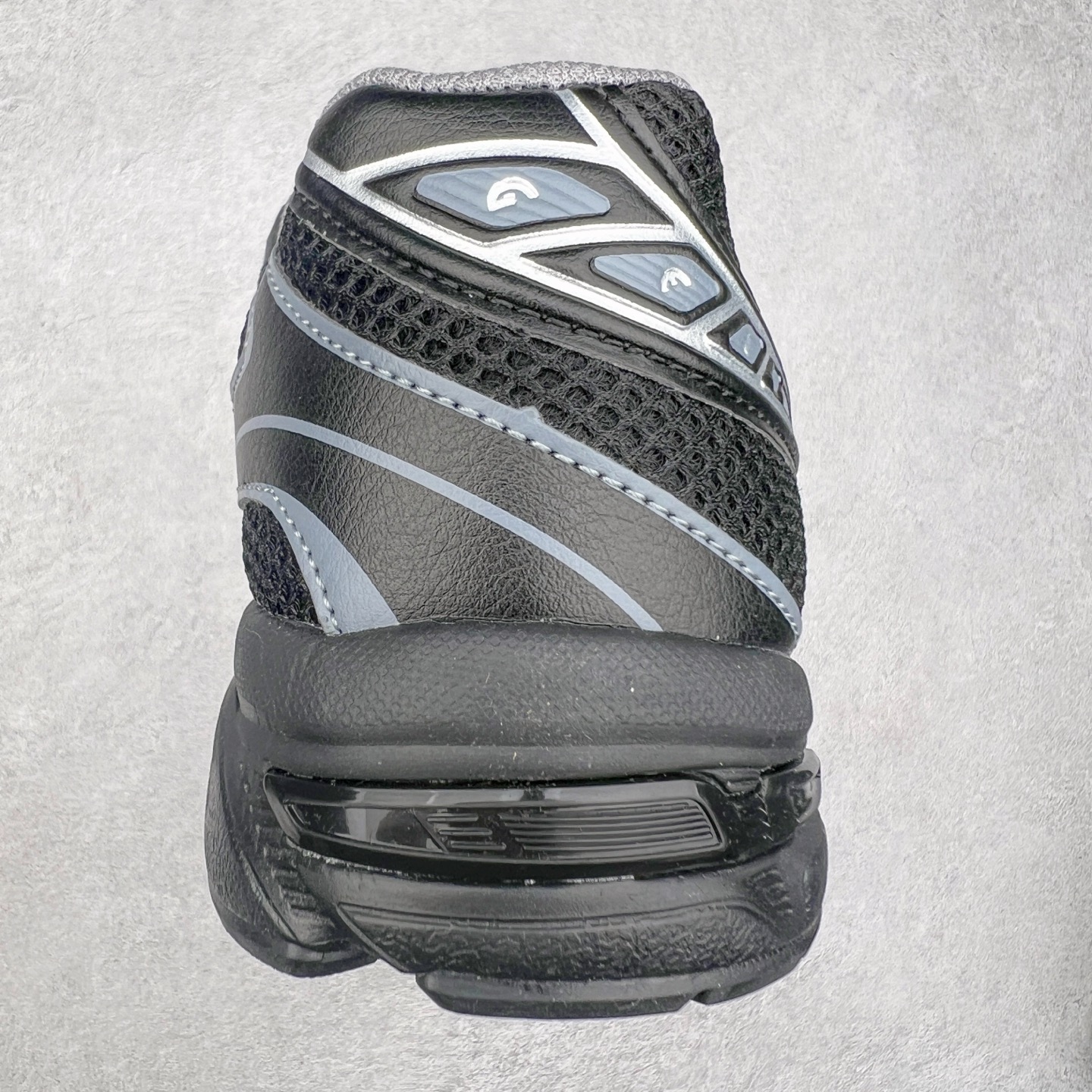 图片[8]-Asics Gel-1130 亚瑟士系列低帮复古休闲运动慢跑鞋 整双鞋在鞋面部分选用网眼布与皮革相互连接，在鞋面银色金属质感的线条中，ASICS 品牌标志性的虎爪 Logo 出现在鞋身侧面，既展现出复古美感，又加深了整双鞋的层次感。搭载着 Ortholite 鞋垫，之后再辅以 GEL 缓震胶中底和耐磨大底，在提升上脚舒适性的同时，在缓震脚感以及耐磨抓地力方面也能满足日常运动需求。尺码：36 37 37.5 38 39.5 40 40.5 41.5 42 42.5 43.5 44 45-选品中心