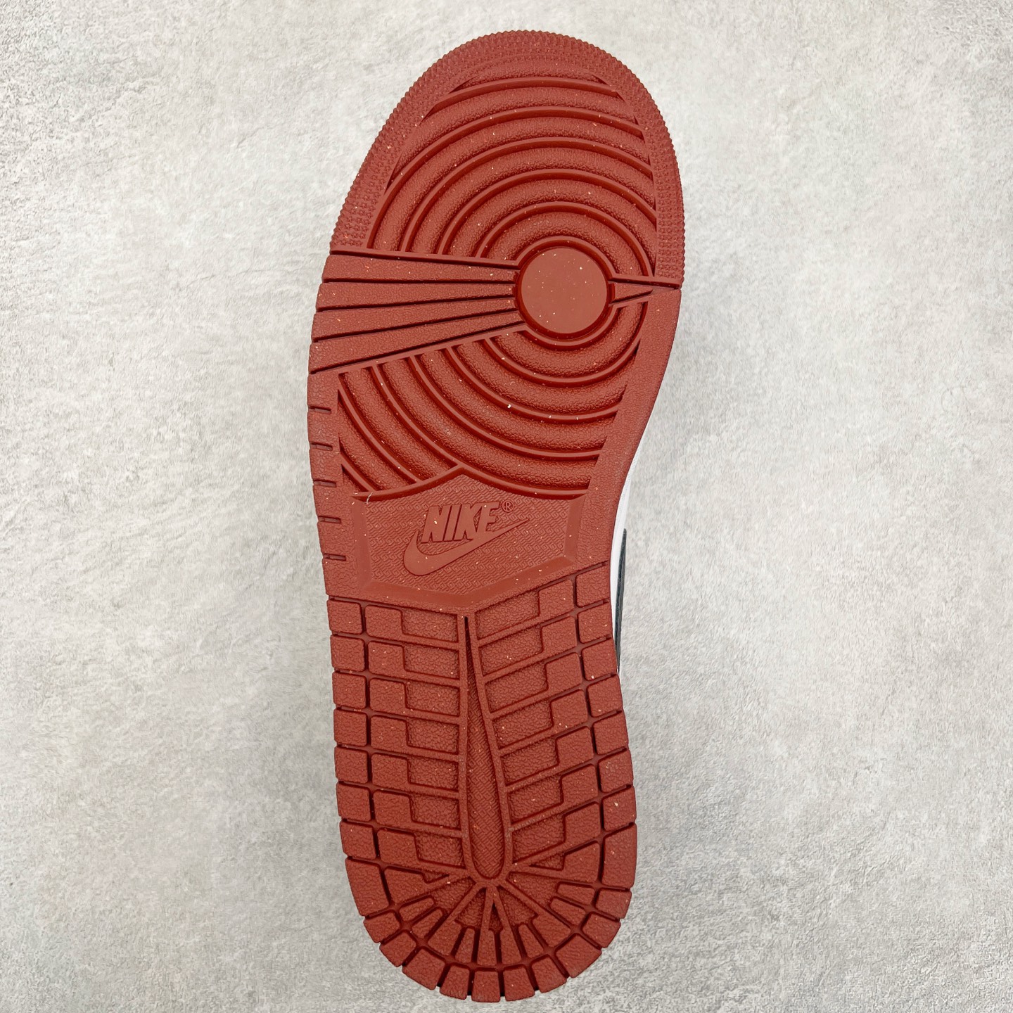 图片[9]-＃K版 Air Jordan AJ1 Low 低帮 酒红白 HF3148-102 全新流水线出品 DT版本唯一平替选择 市场第二梯队最强版 全部原鞋开发 原楦原纸板开发 全鞋电脑针车 原厂内置全掌气垫 原盒内在原标 唯一Zp原版鞋带绑法 免检产品 全新2022版型 全头层皮料 完美零毛边处理 原厂配置全掌气垫 价格定位良心 几十个配色陆续出货 尺码：36 36.5 37.5 38 38.5 39 40 40.5 41 42 42.5 43 44 44.5 45 46 47.5-选品中心