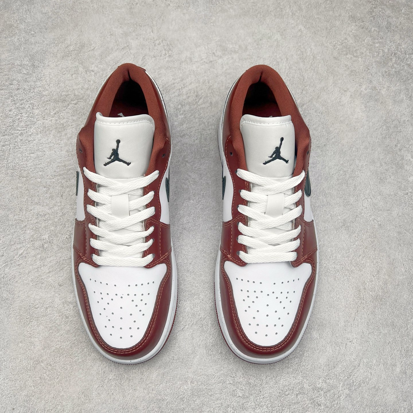 图片[2]-＃K版 Air Jordan AJ1 Low 低帮 酒红白 HF3148-102 全新流水线出品 DT版本唯一平替选择 市场第二梯队最强版 全部原鞋开发 原楦原纸板开发 全鞋电脑针车 原厂内置全掌气垫 原盒内在原标 唯一Zp原版鞋带绑法 免检产品 全新2022版型 全头层皮料 完美零毛边处理 原厂配置全掌气垫 价格定位良心 几十个配色陆续出货 尺码：36 36.5 37.5 38 38.5 39 40 40.5 41 42 42.5 43 44 44.5 45 46 47.5-选品中心