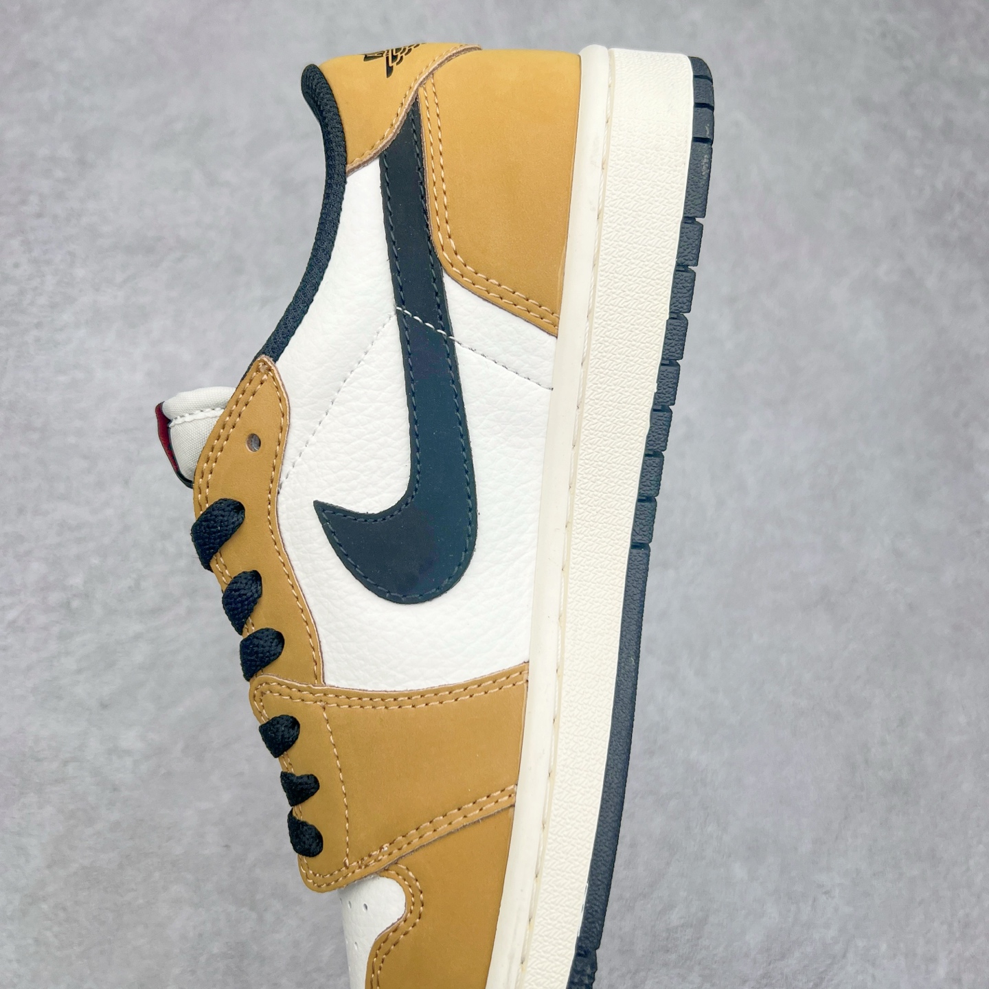 图片[7]-＃K版 Air Jordan AJ1 Low 低帮 白棕 CZ0790-107 全新流水线出品 DT版本唯一平替选择 市场第二梯队最强版 全部原鞋开发 原楦原纸板开发 全鞋电脑针车 原厂内置全掌气垫 原盒内在原标 唯一Zp原版鞋带绑法 免检产品 全新2022版型 全头层皮料 完美零毛边处理 原厂配置全掌气垫 价格定位良心 几十个配色陆续出货 尺码：36 36.5 37.5 38 38.5 39 40 40.5 41 42 42.5 43 44 44.5 45 46 47.5-选品中心